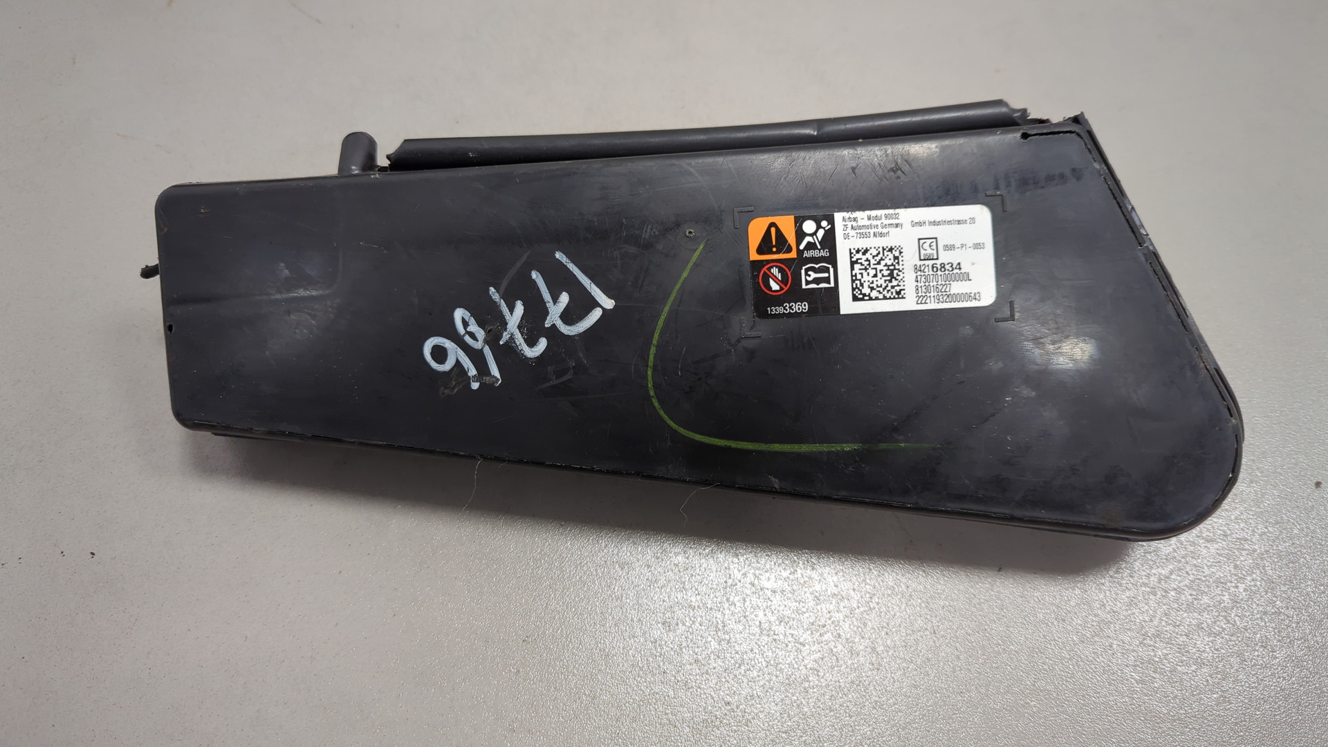 Подушка безопасности нижняя (для колен)