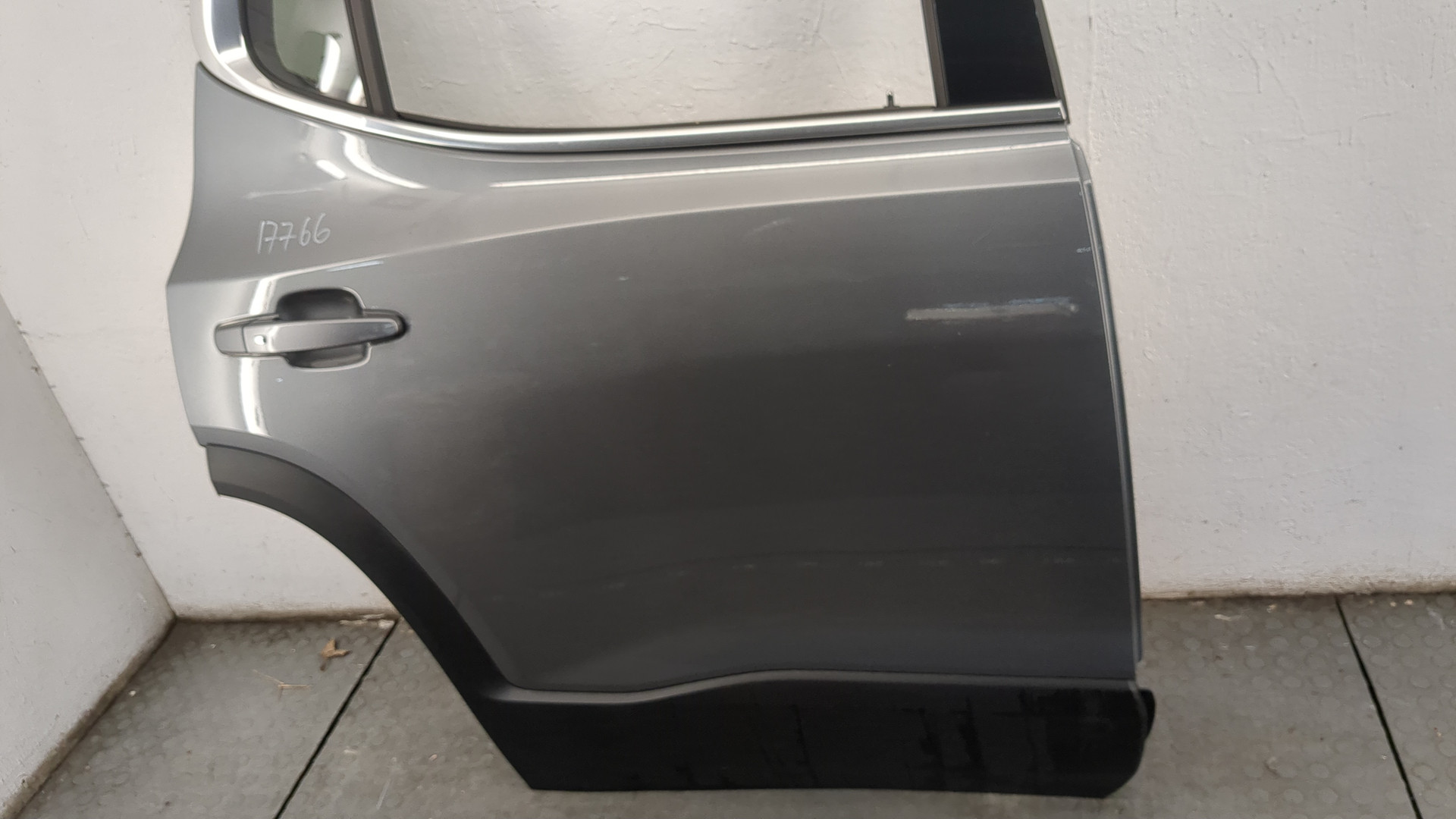Дверь задняя правая