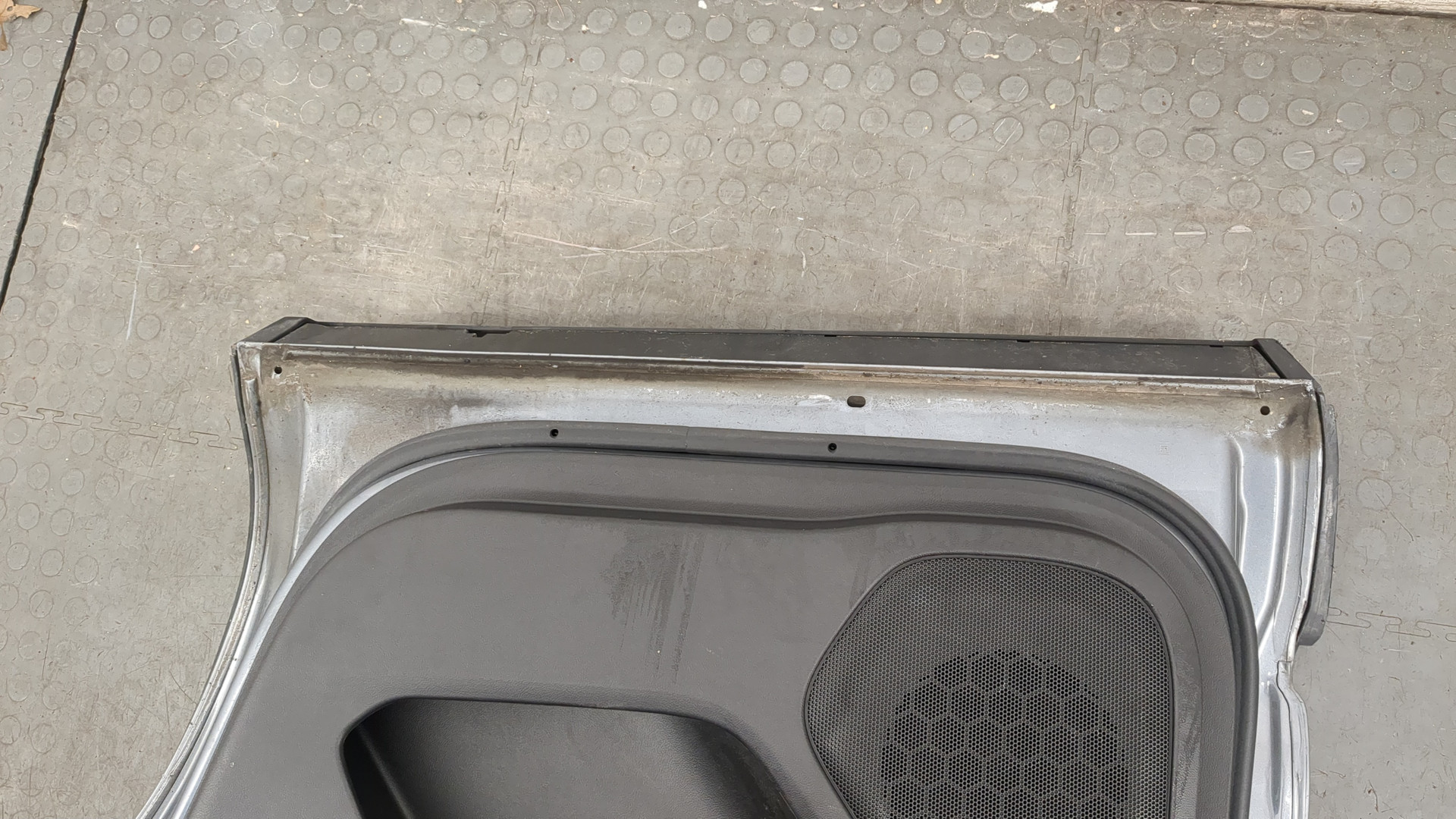 Дверь задняя правая