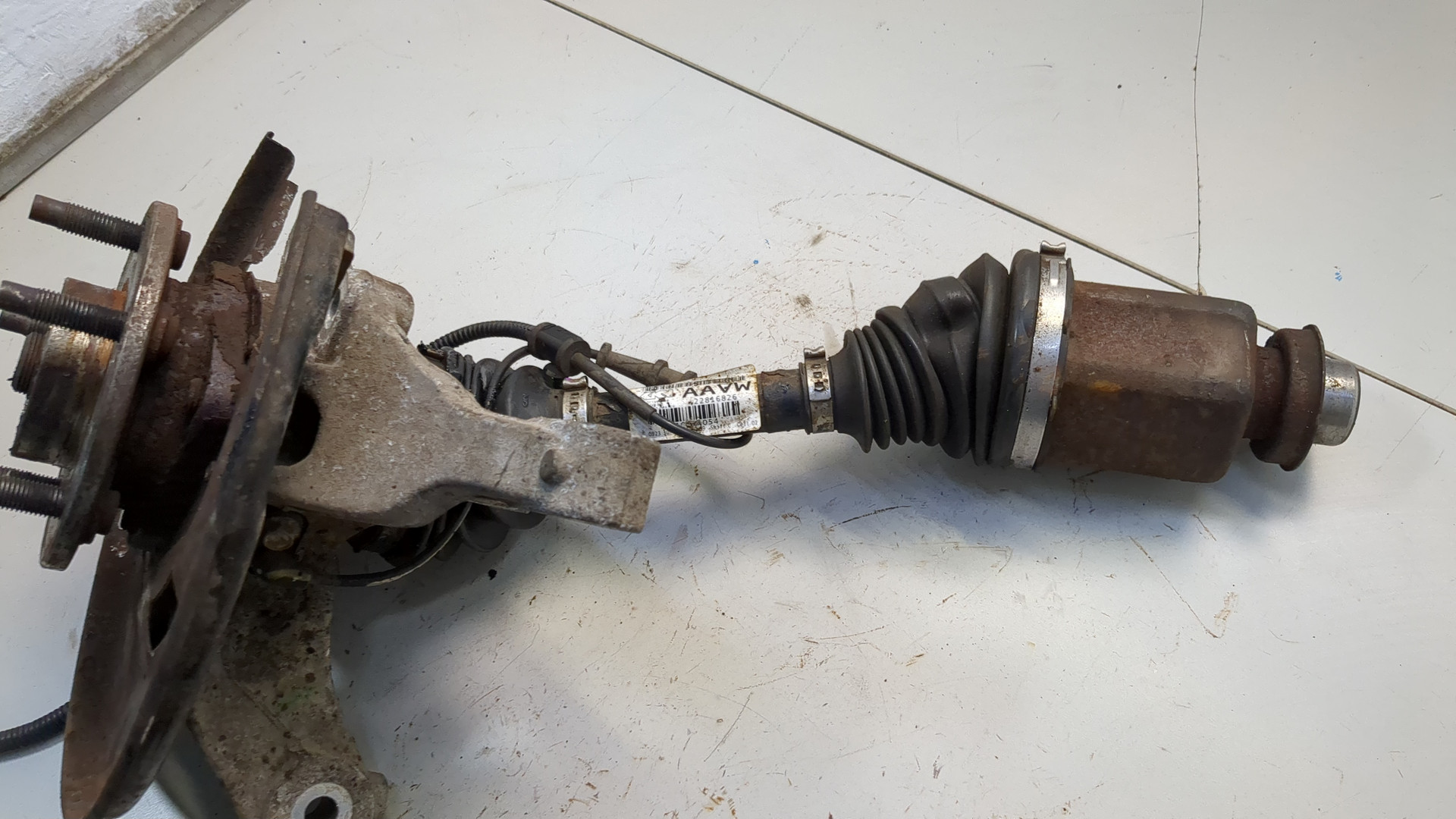 Кулак поворотный передний левый