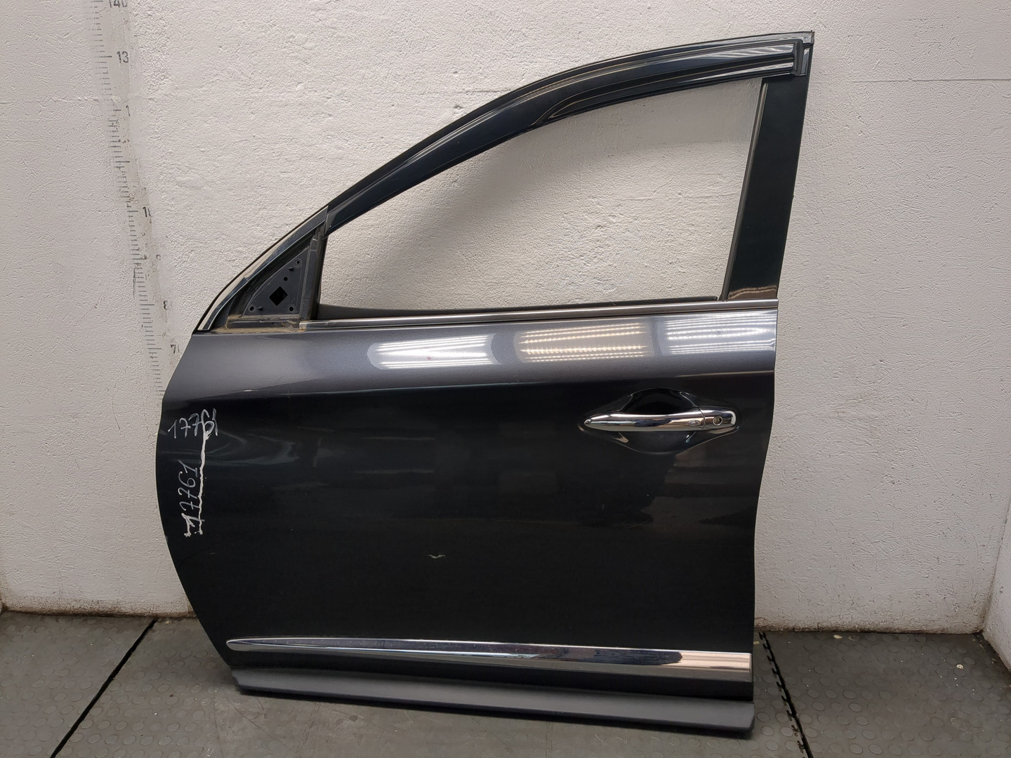 Дверь передняя левая