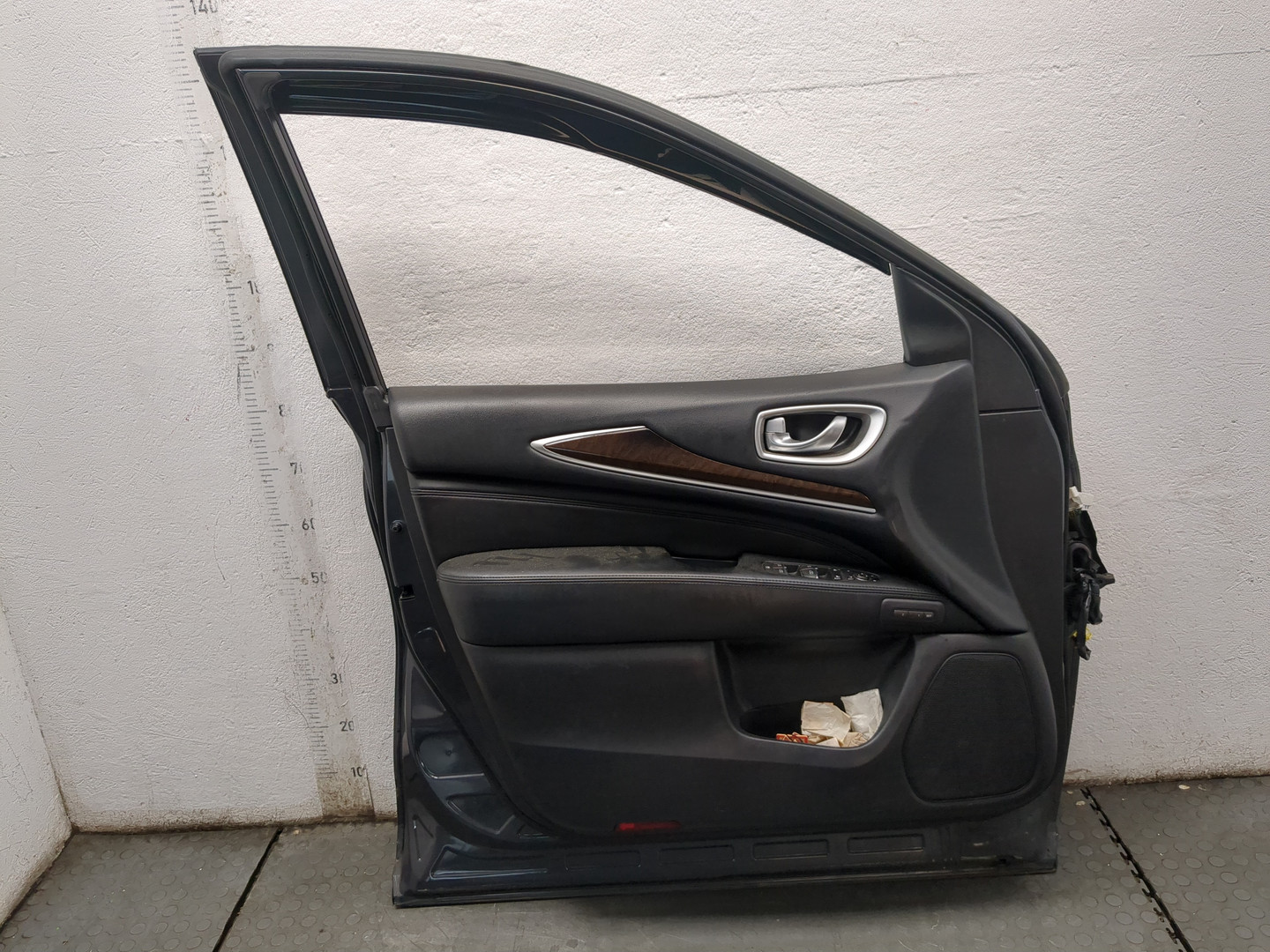 Дверь передняя левая