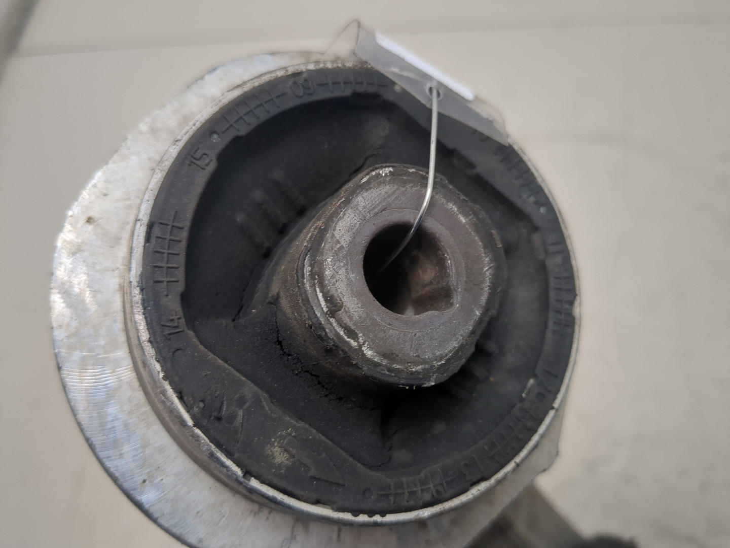 Рычаг передний левый