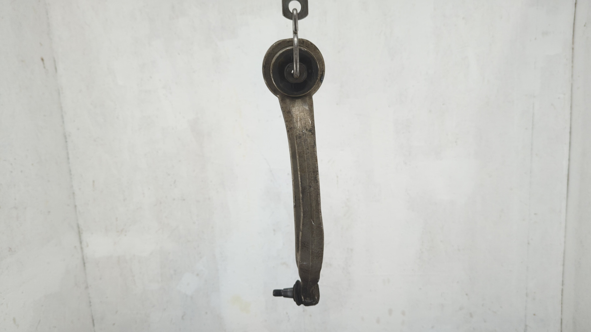 Рычаг передний левый