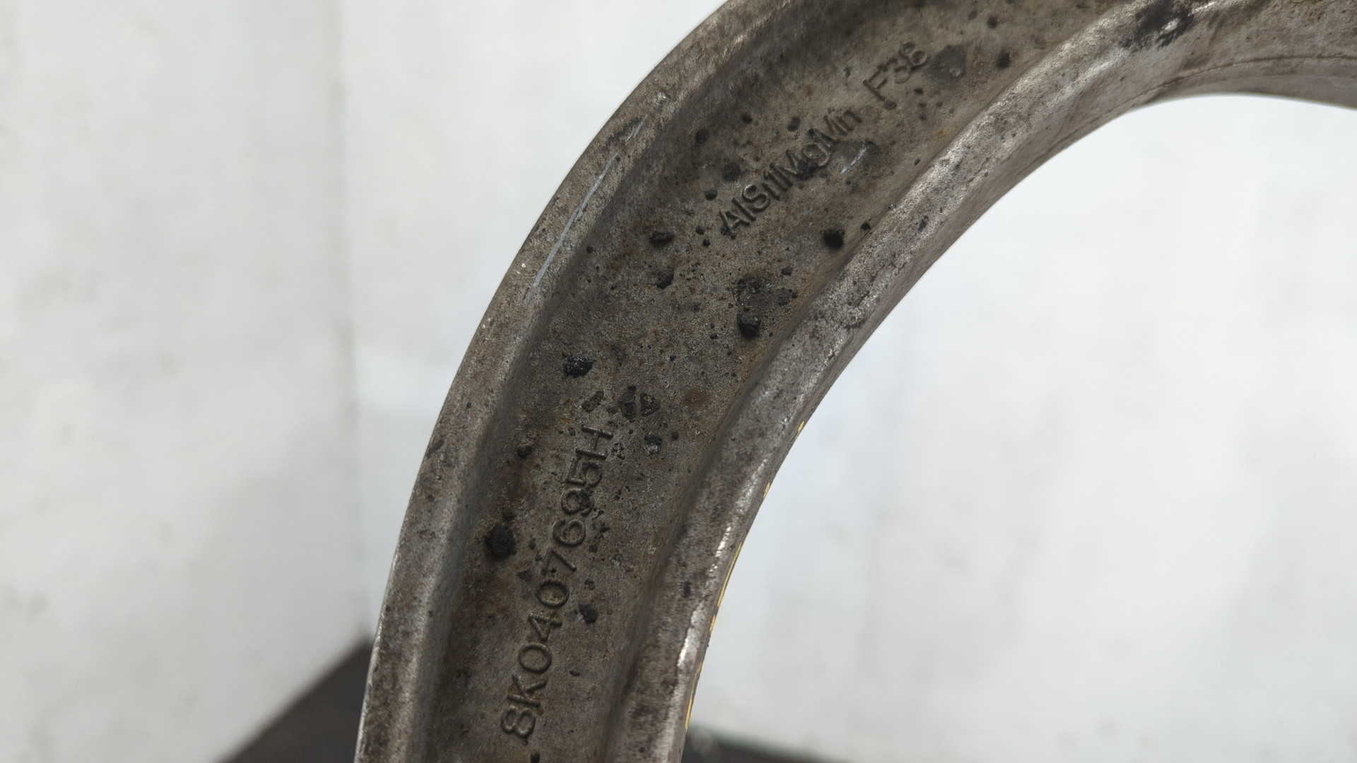 Рычаг передний левый