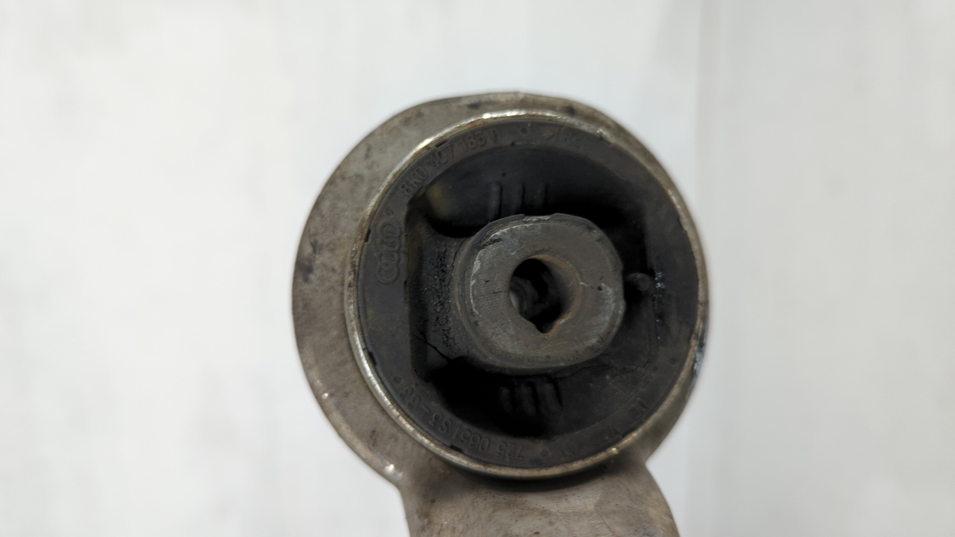 Рычаг передний левый