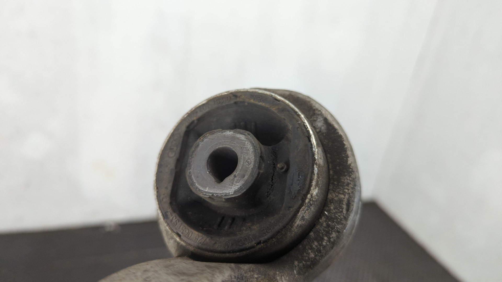 Рычаг передний правый