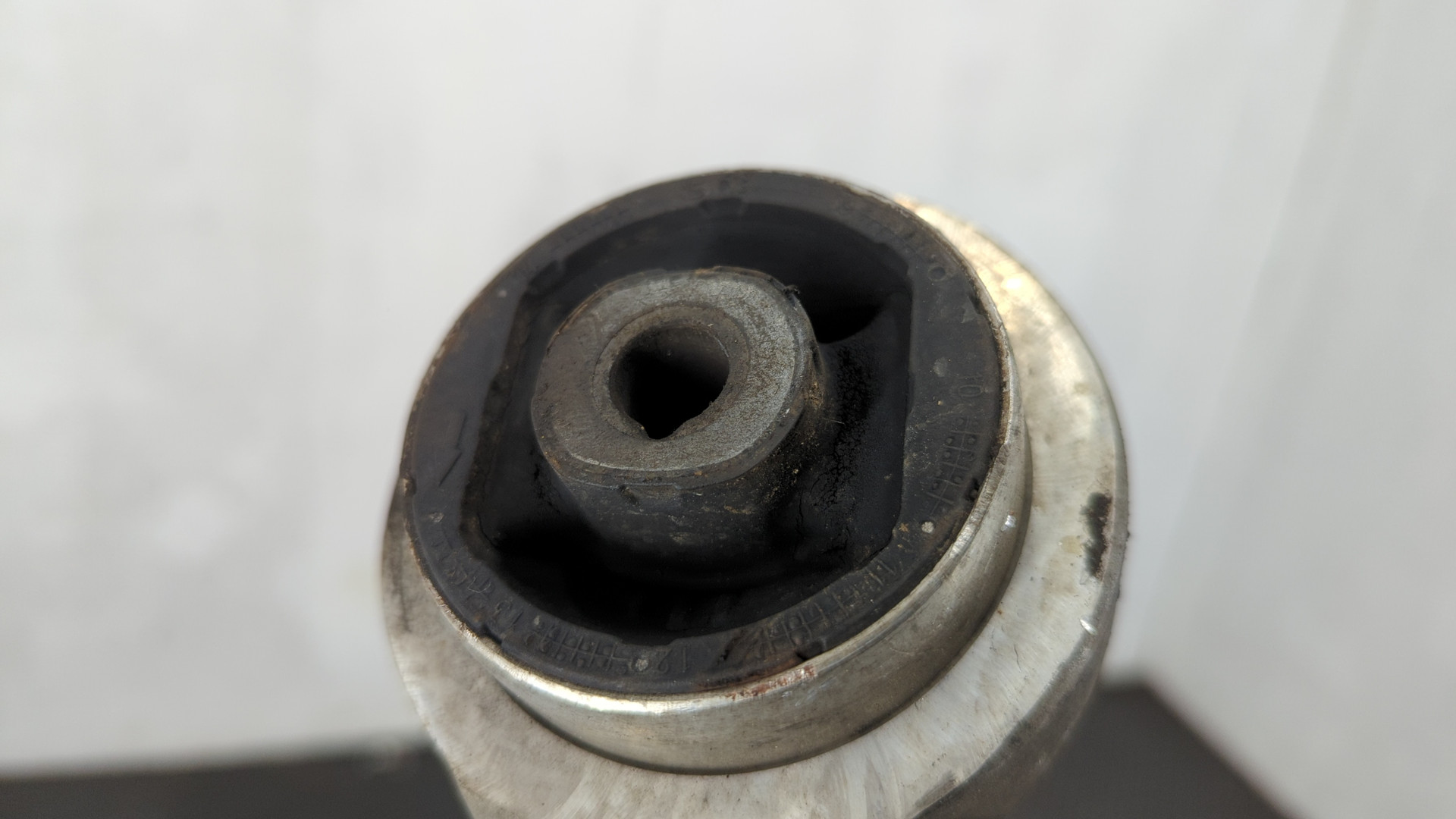 Рычаг передний правый