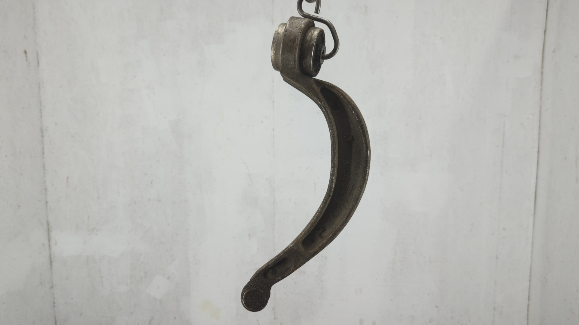 Рычаг передний правый