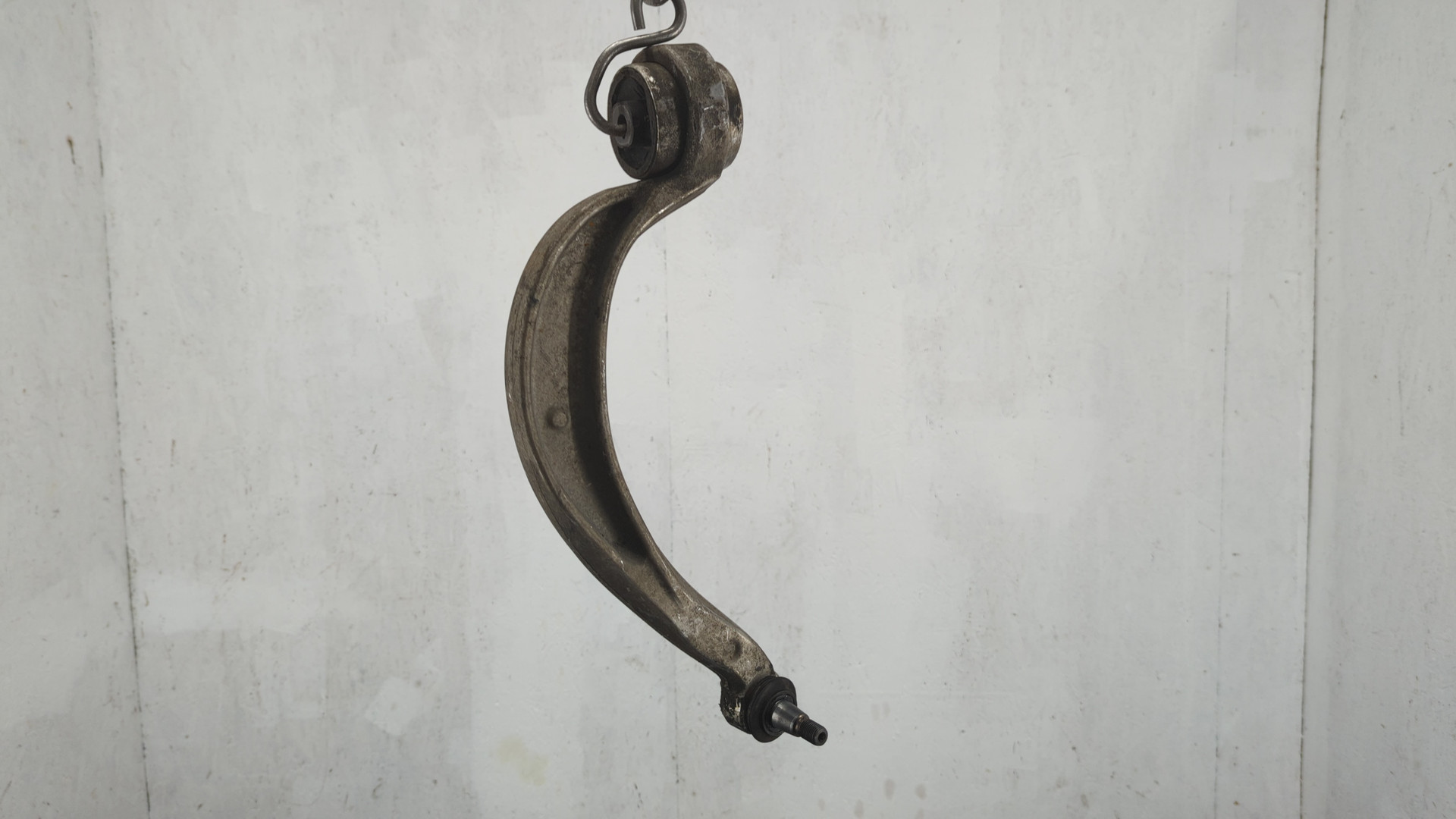 Рычаг передний правый