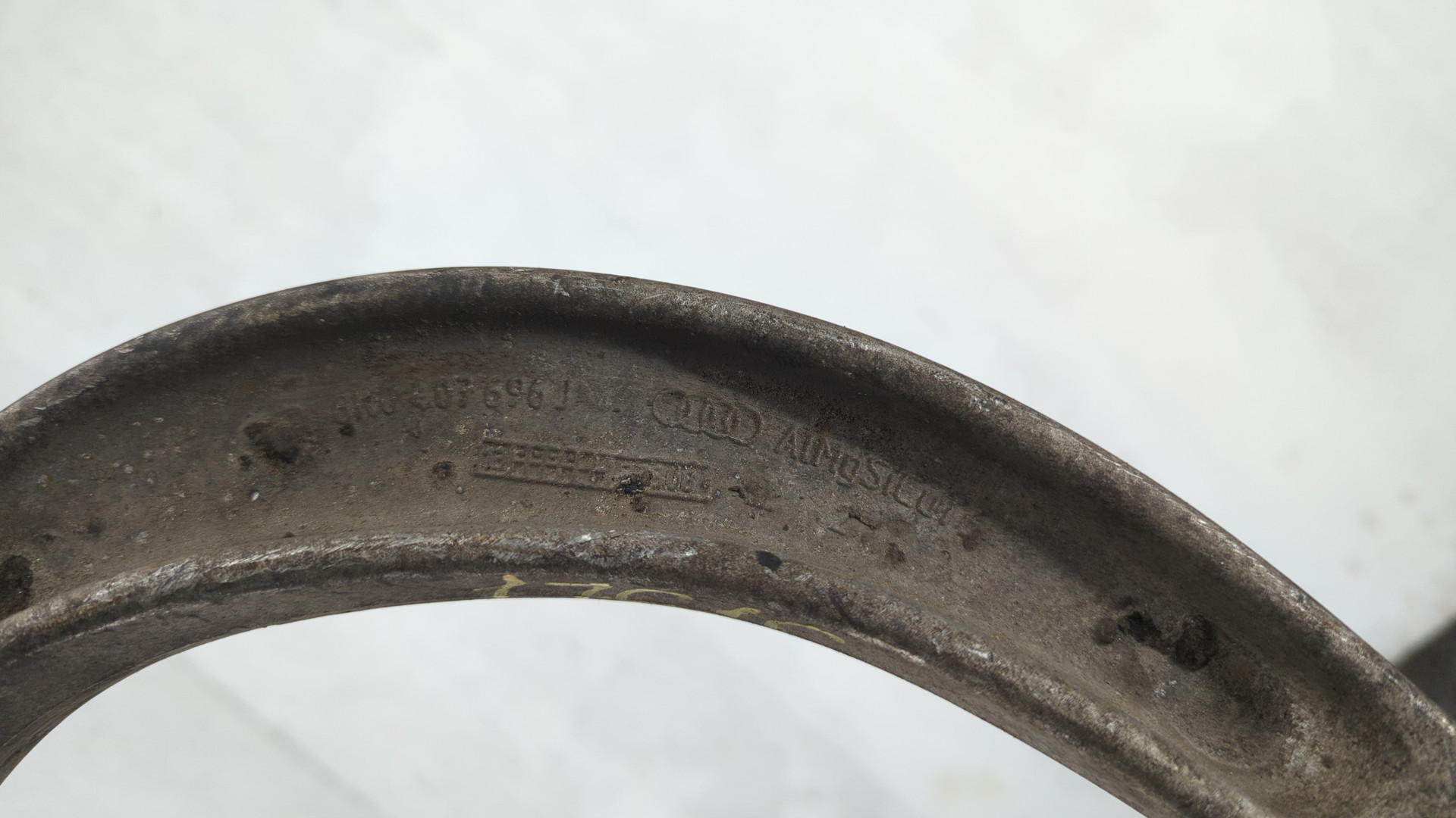 Рычаг передний правый