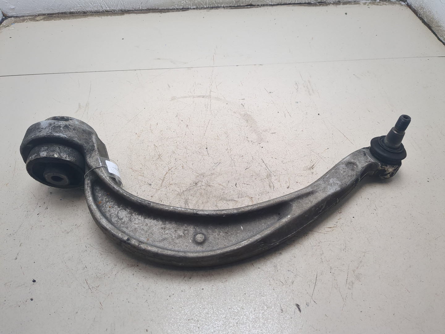 Рычаг передний правый