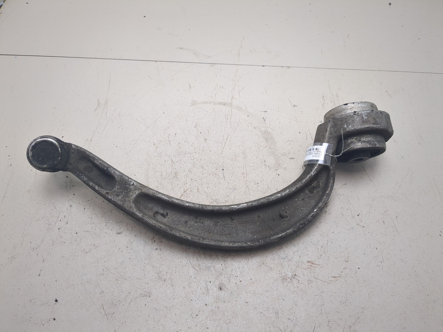 Рычаг передний правый