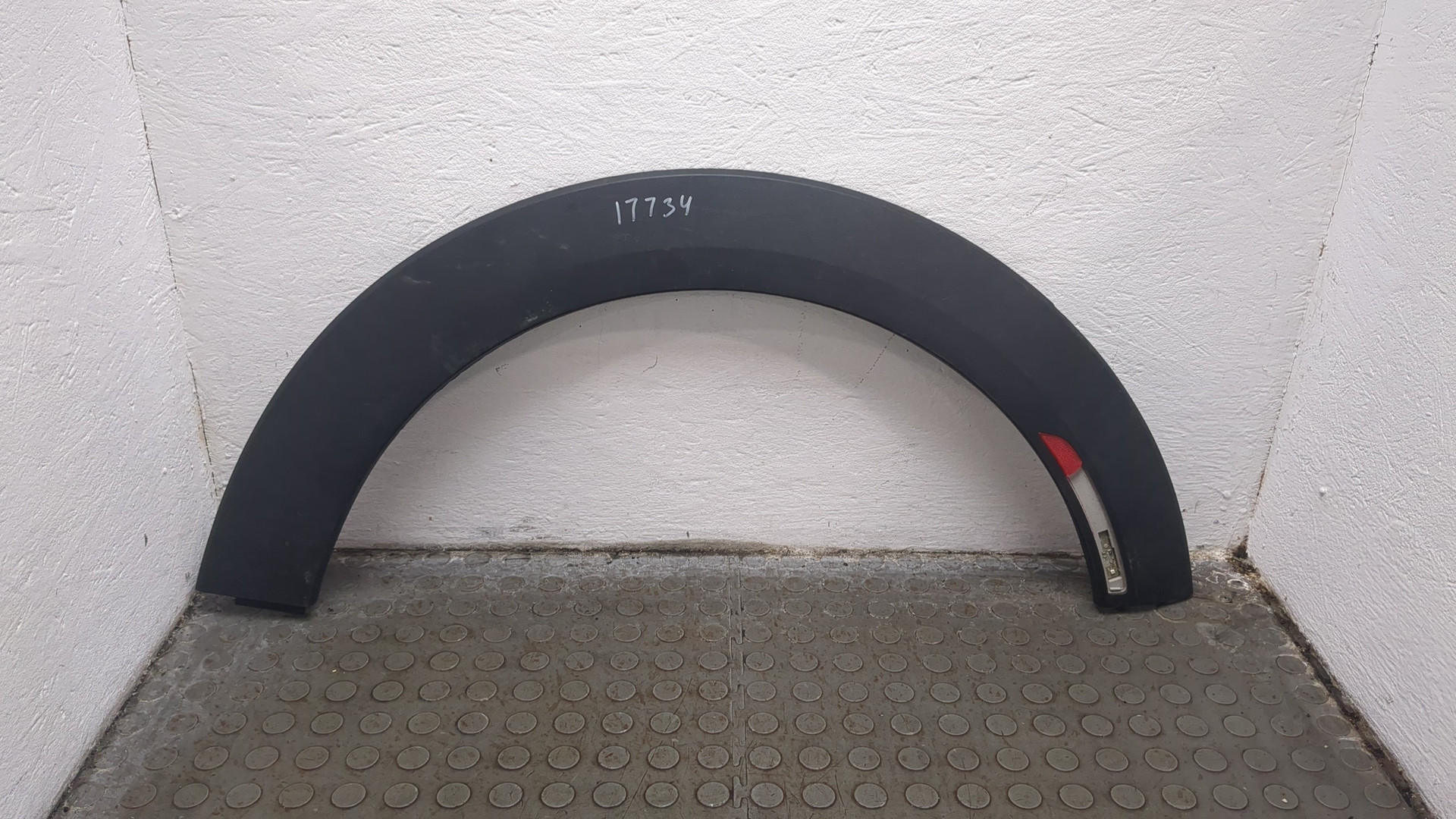 Накладка заднего крыла левого