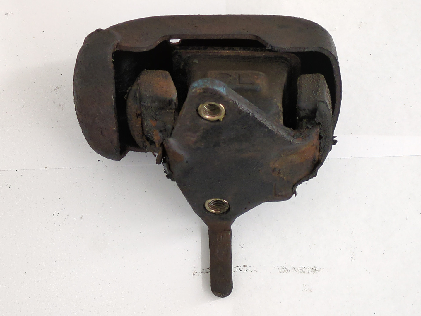 Опора двигателя левая