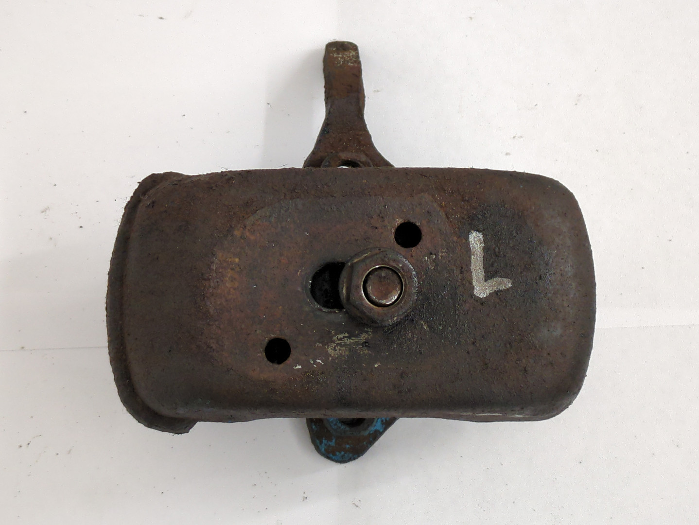 Опора двигателя левая