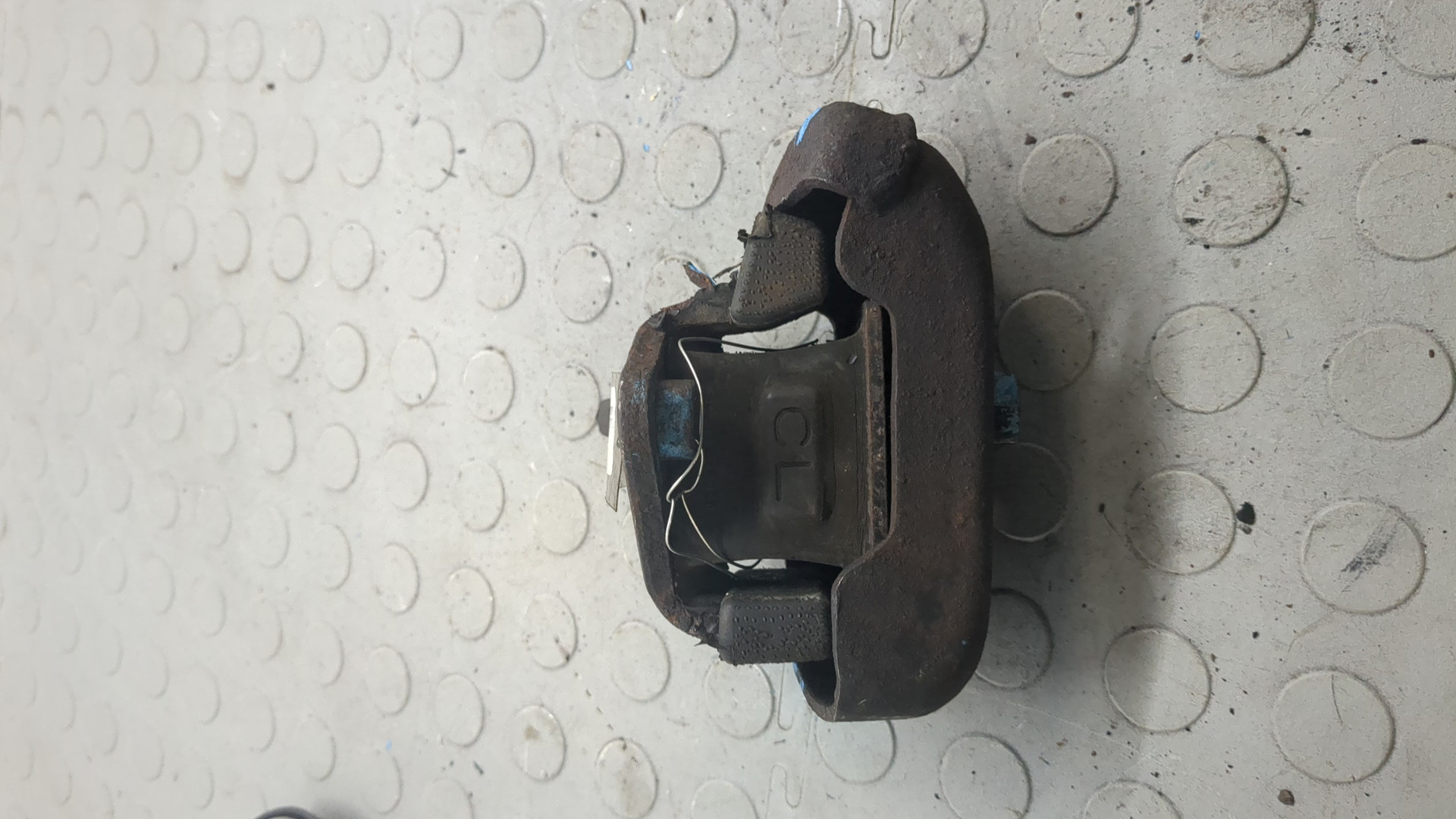 Опора двигателя левая