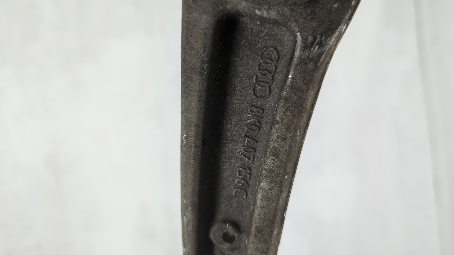 Рычаг передний правый