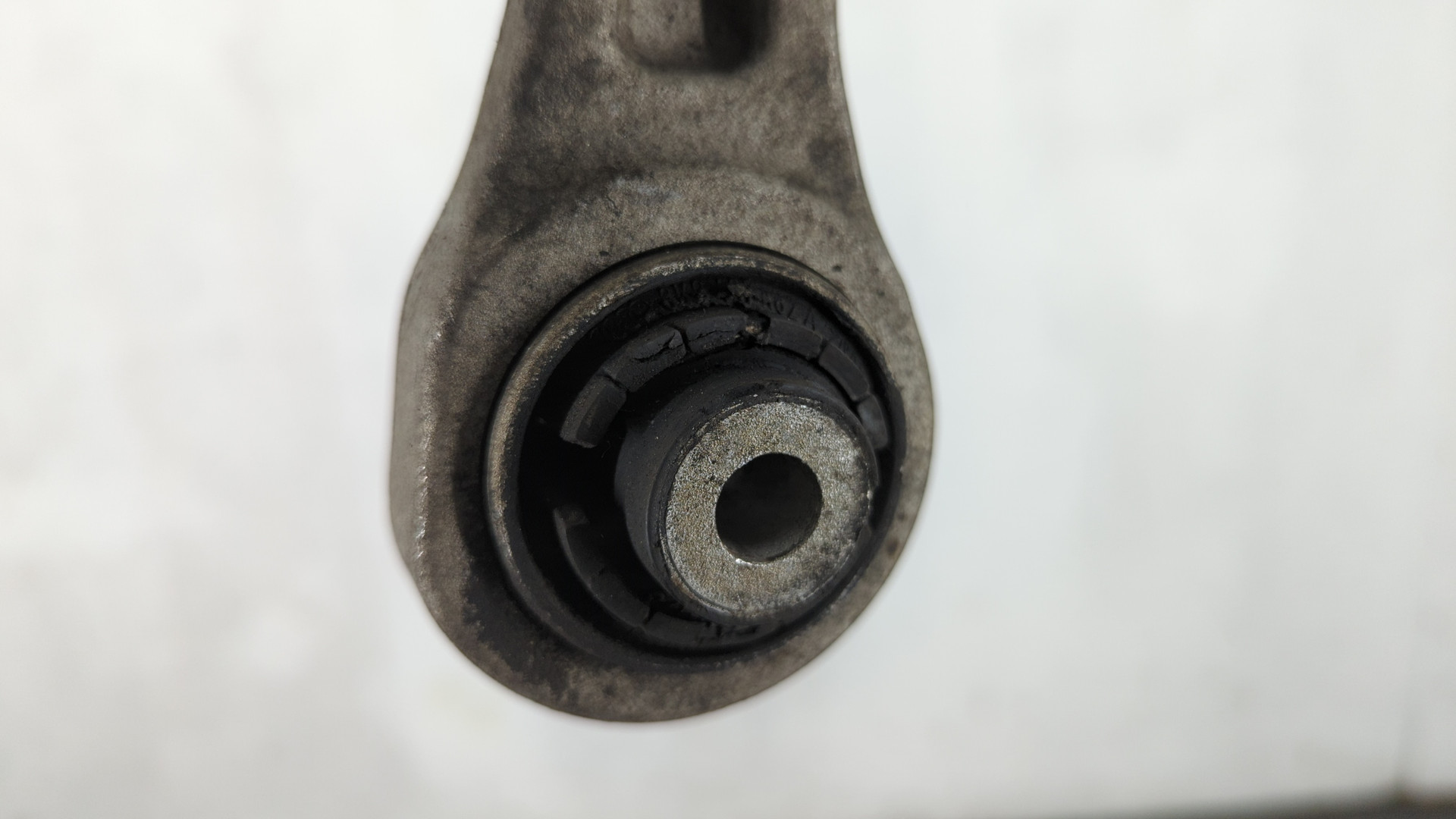 Рычаг передний правый