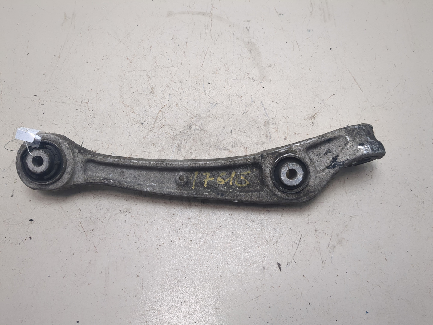 Рычаг передний правый