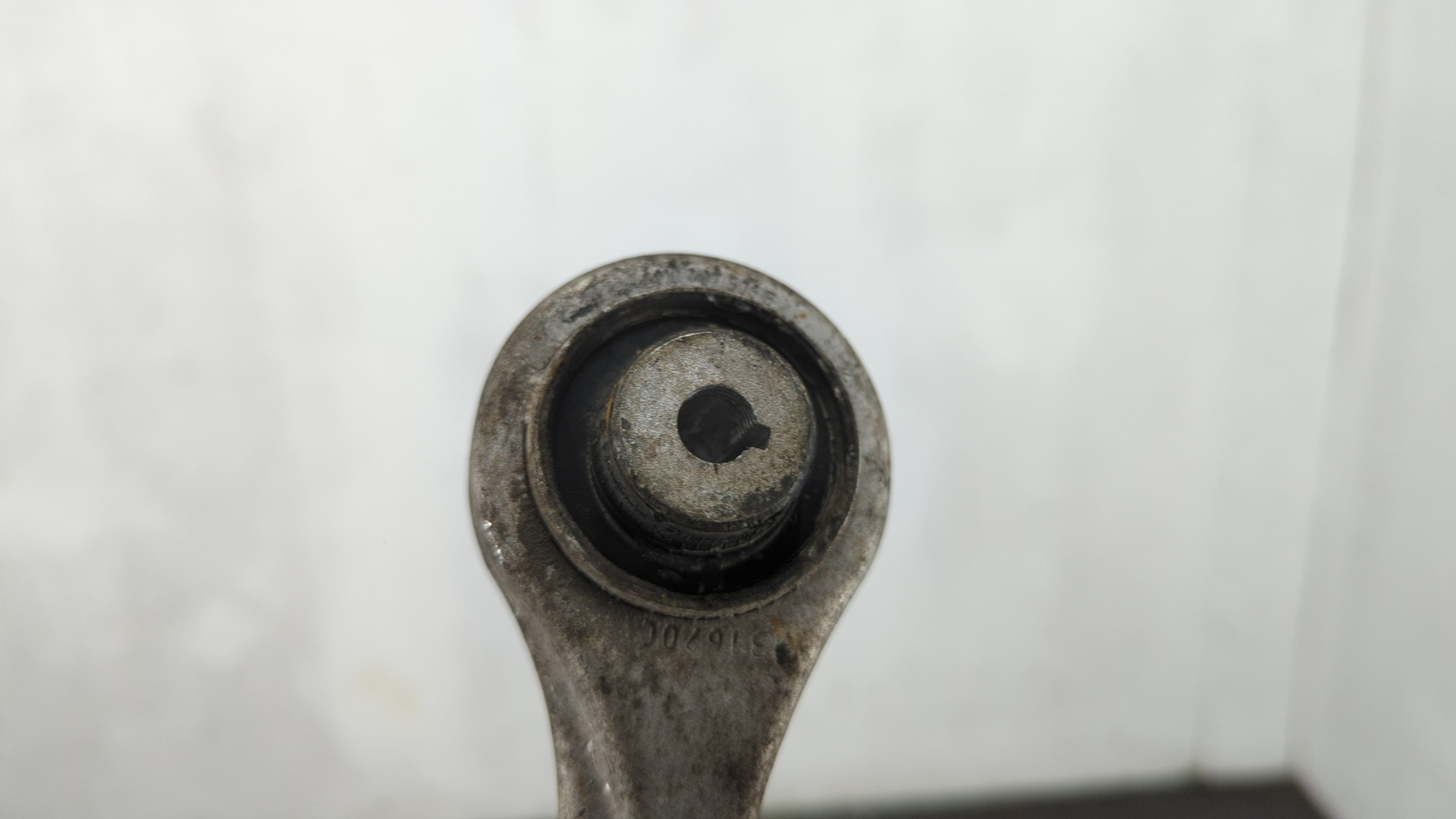 Рычаг передний правый