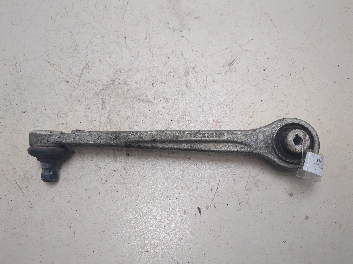 Рычаг передний правый