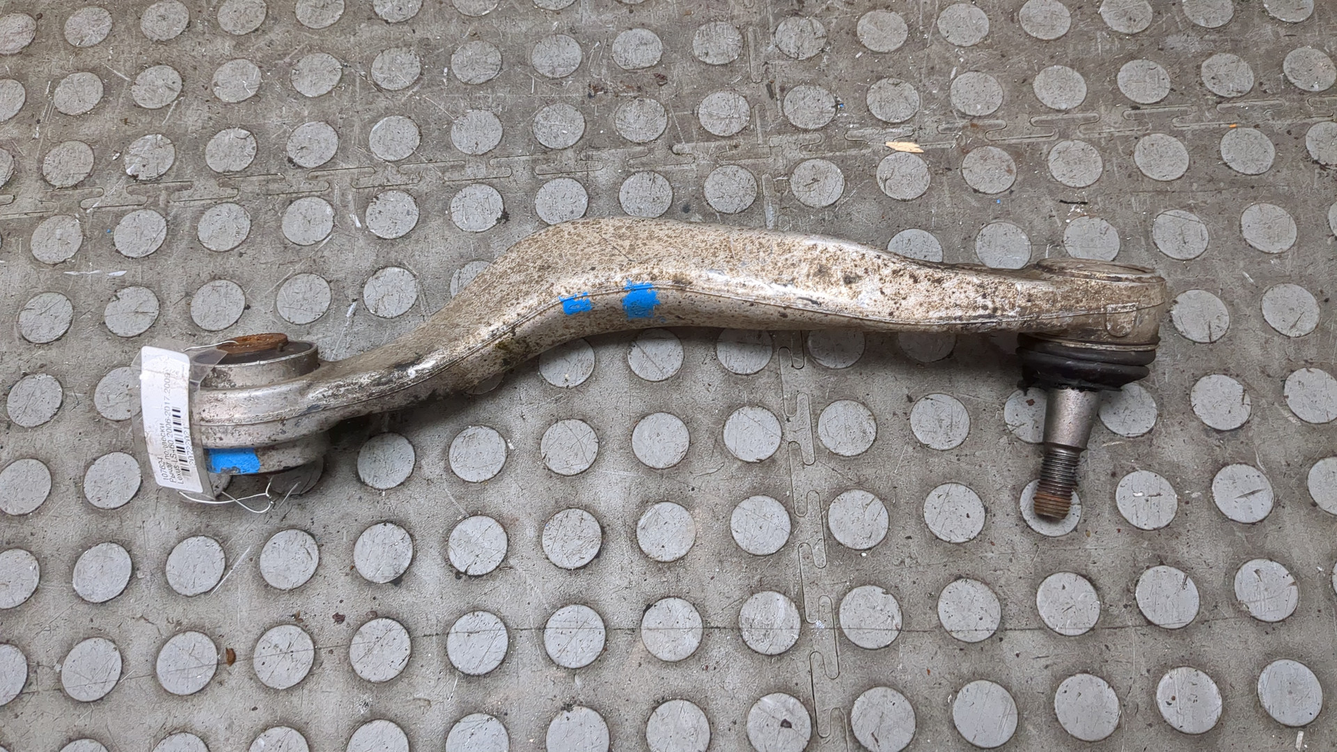 Рычаг передний правый