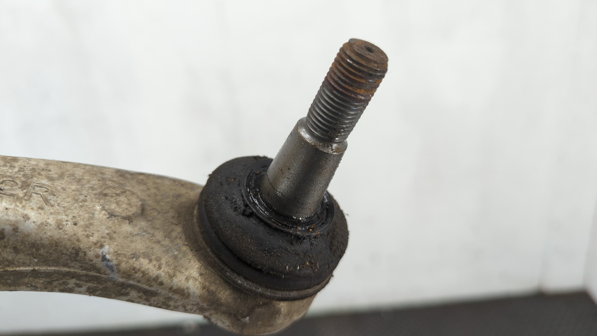 Рычаг передний правый