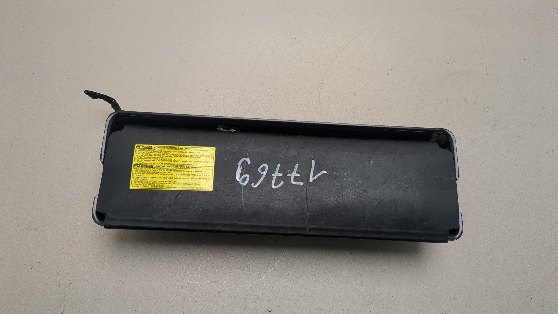 Подушка безопасности нижняя (для колен)