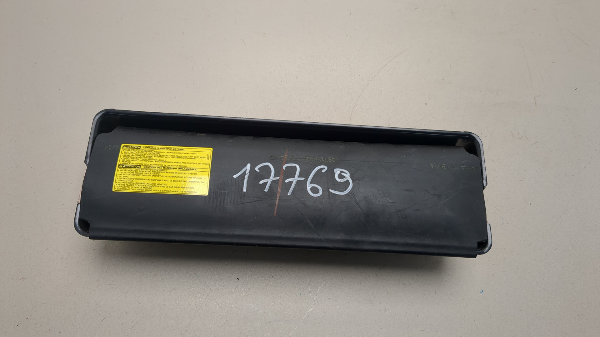 Подушка безопасности нижняя (для колен)