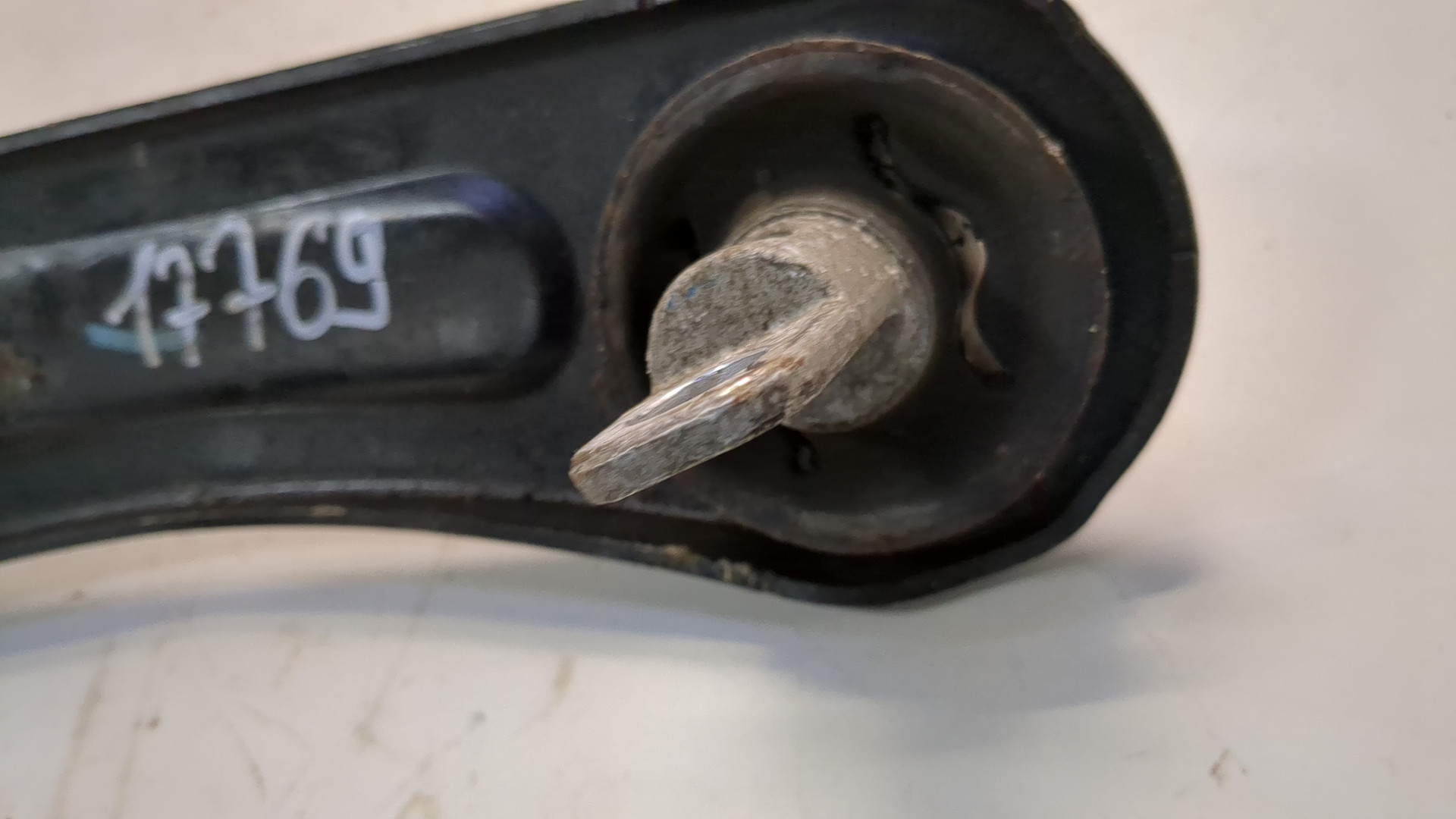 Рычаг задний правый