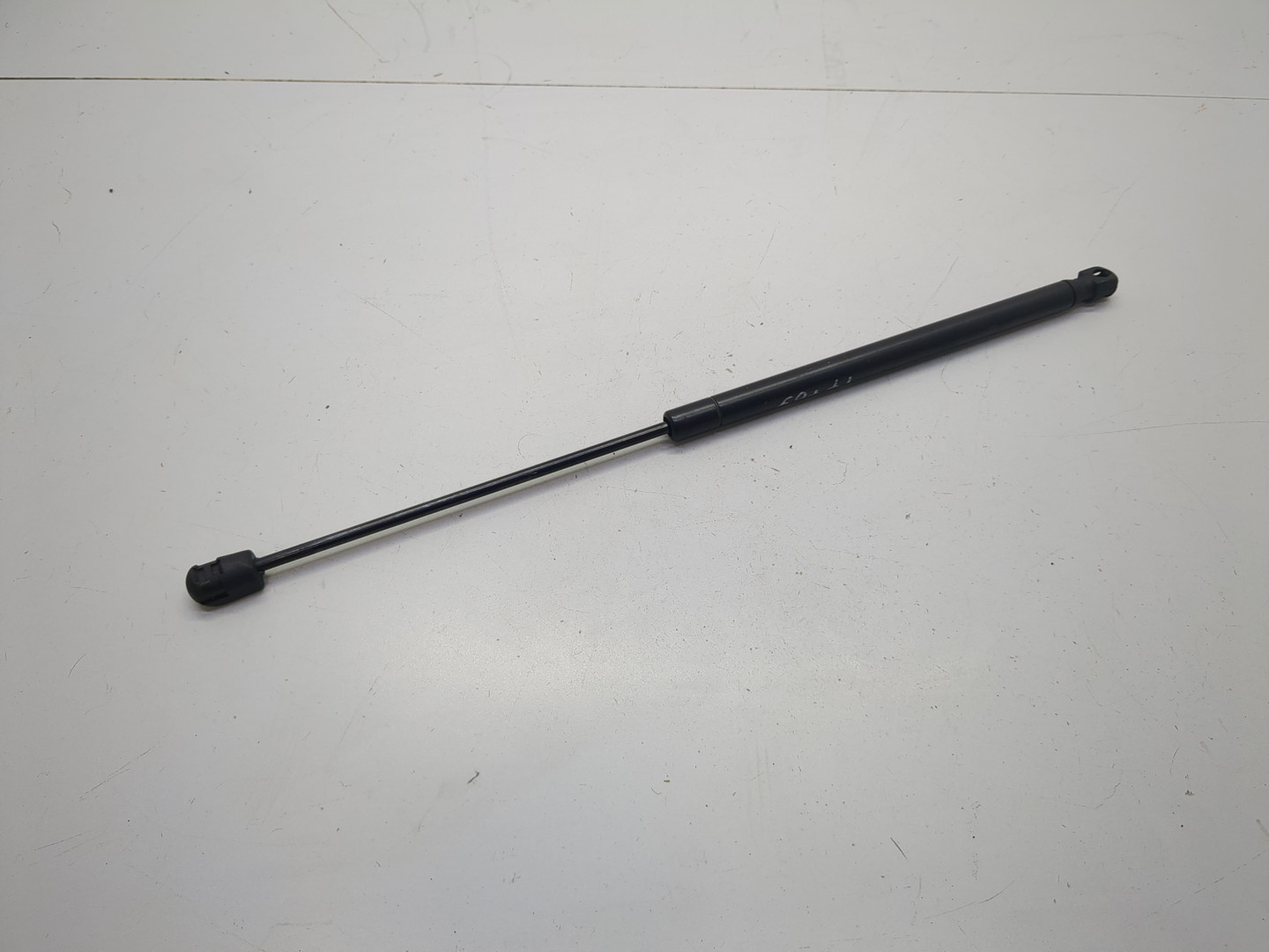 Амортизатор капота