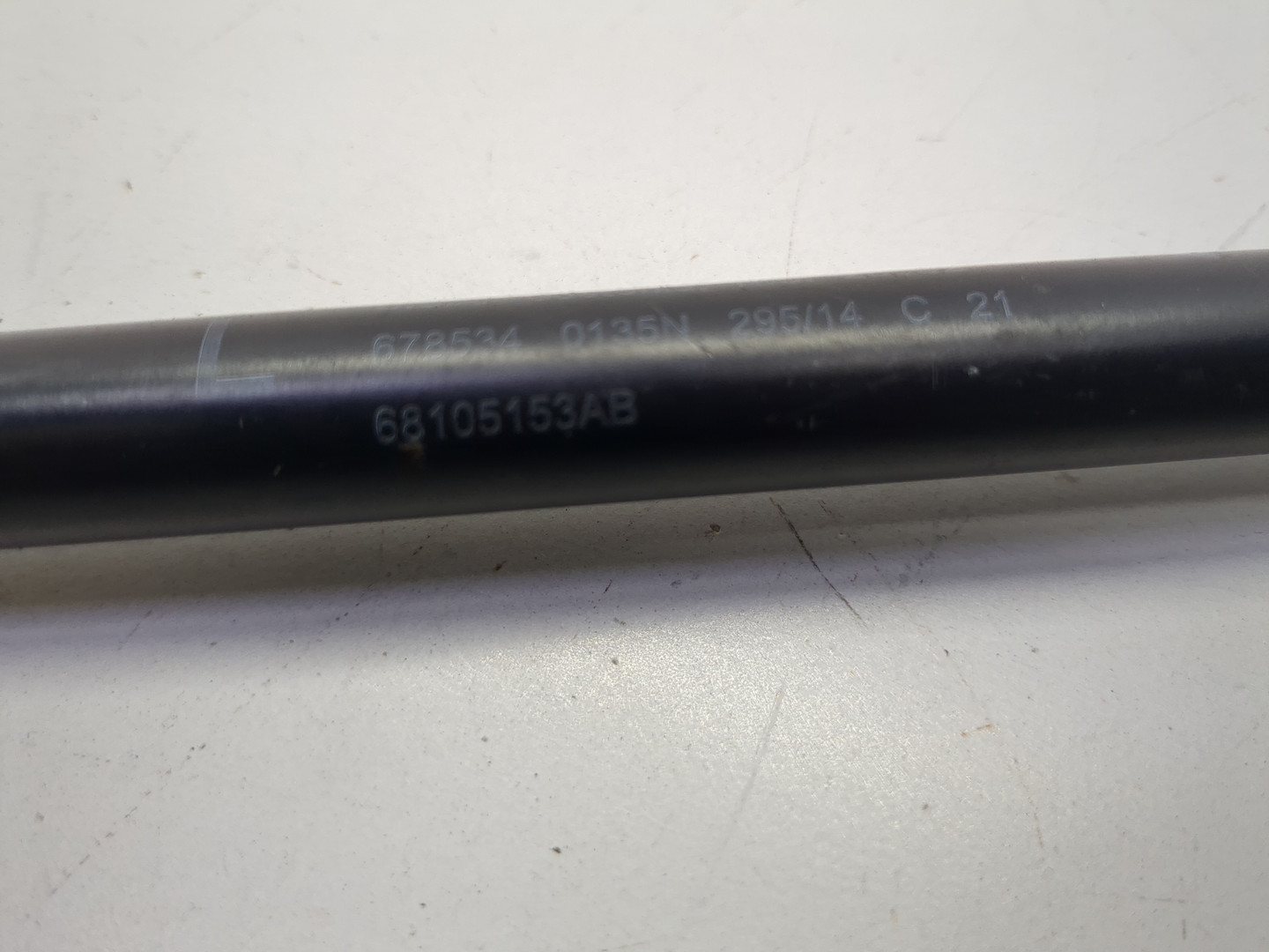 Амортизатор капота