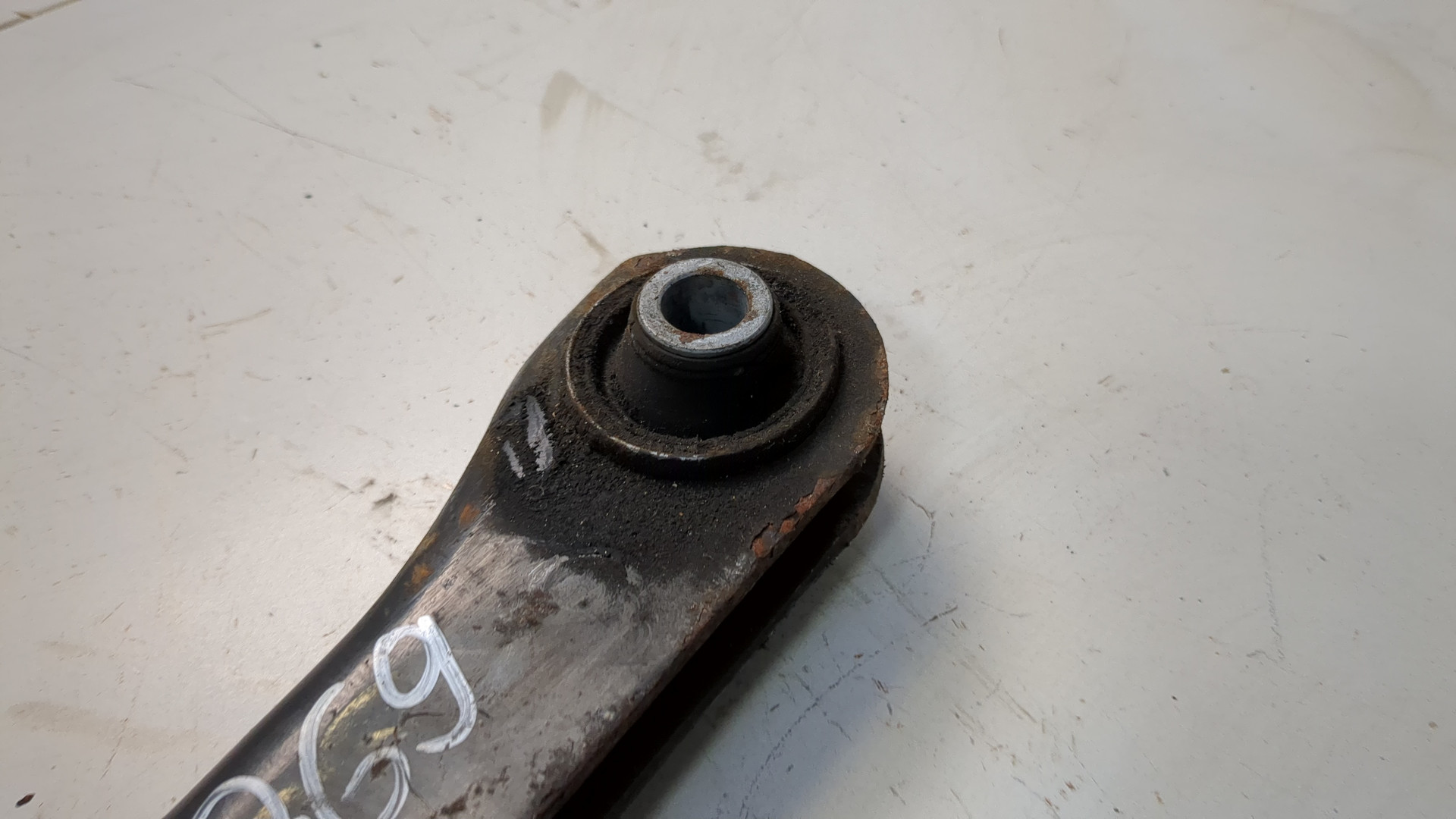 Рычаг задний