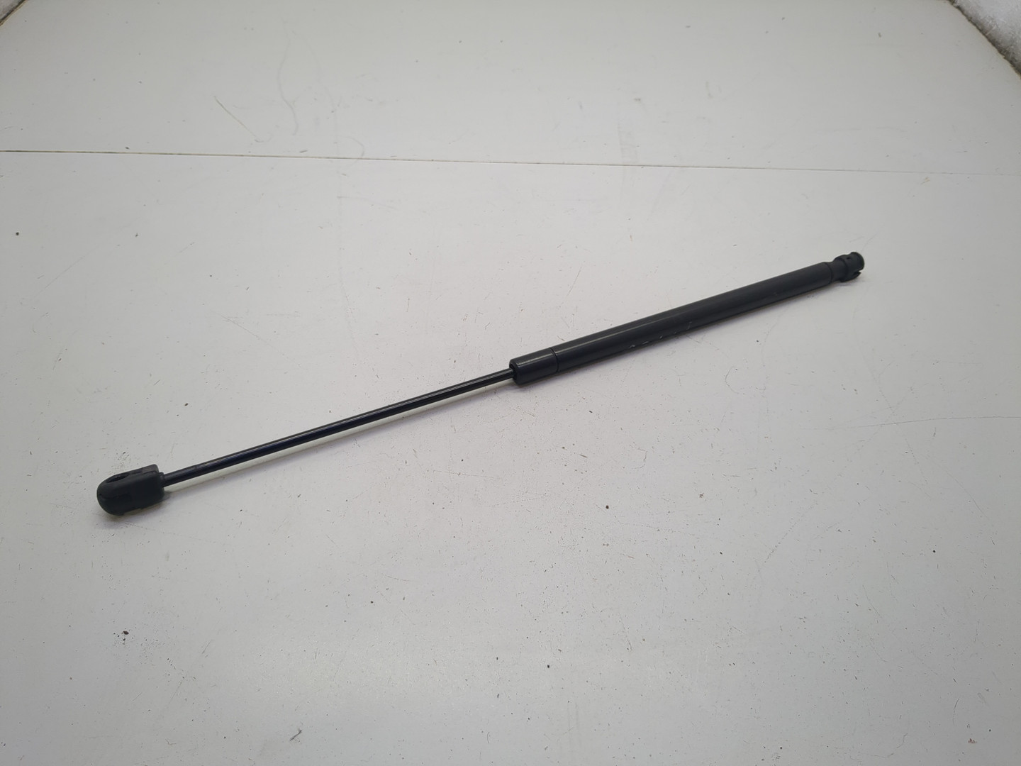 Амортизатор капота