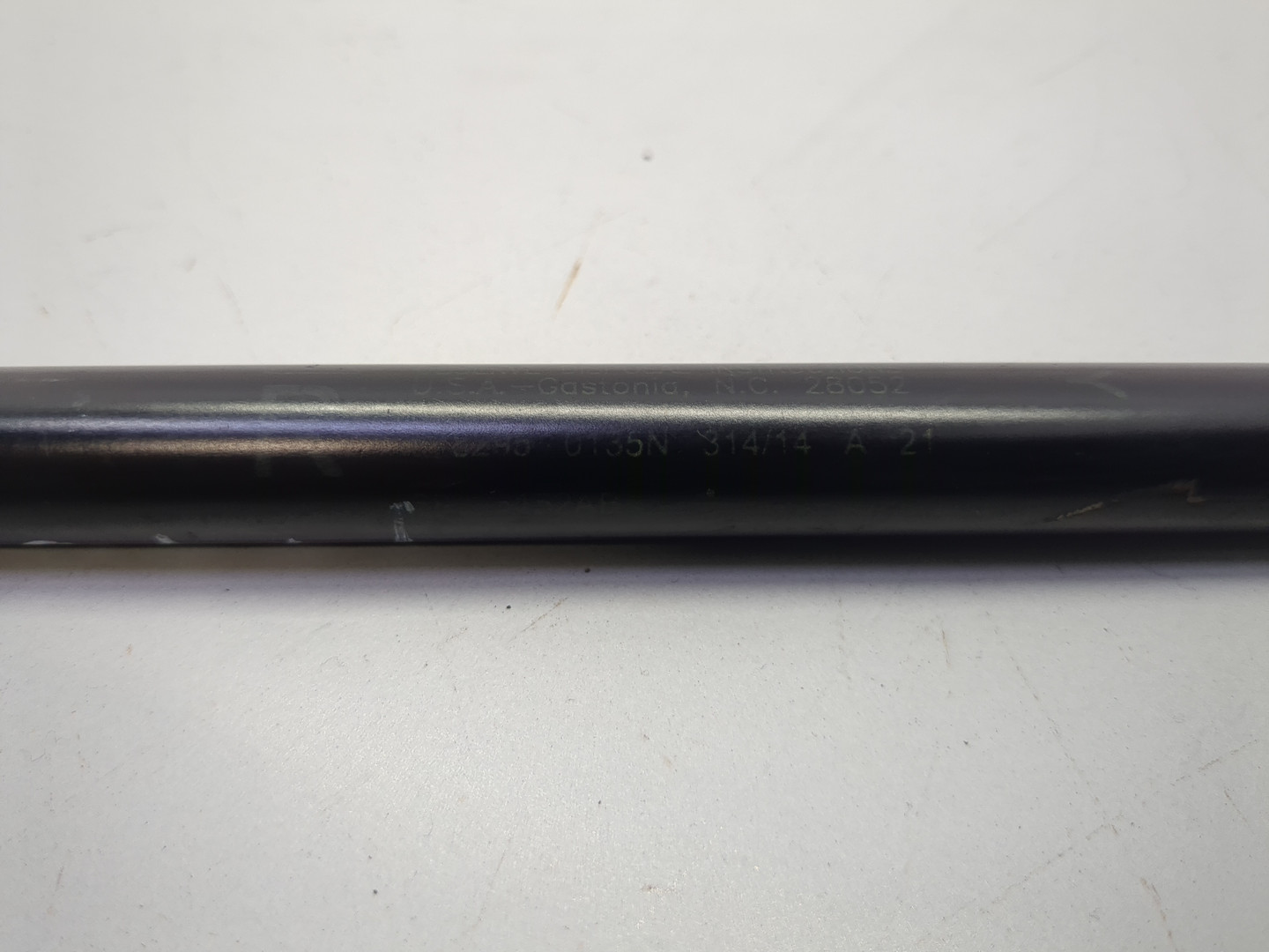 Амортизатор капота