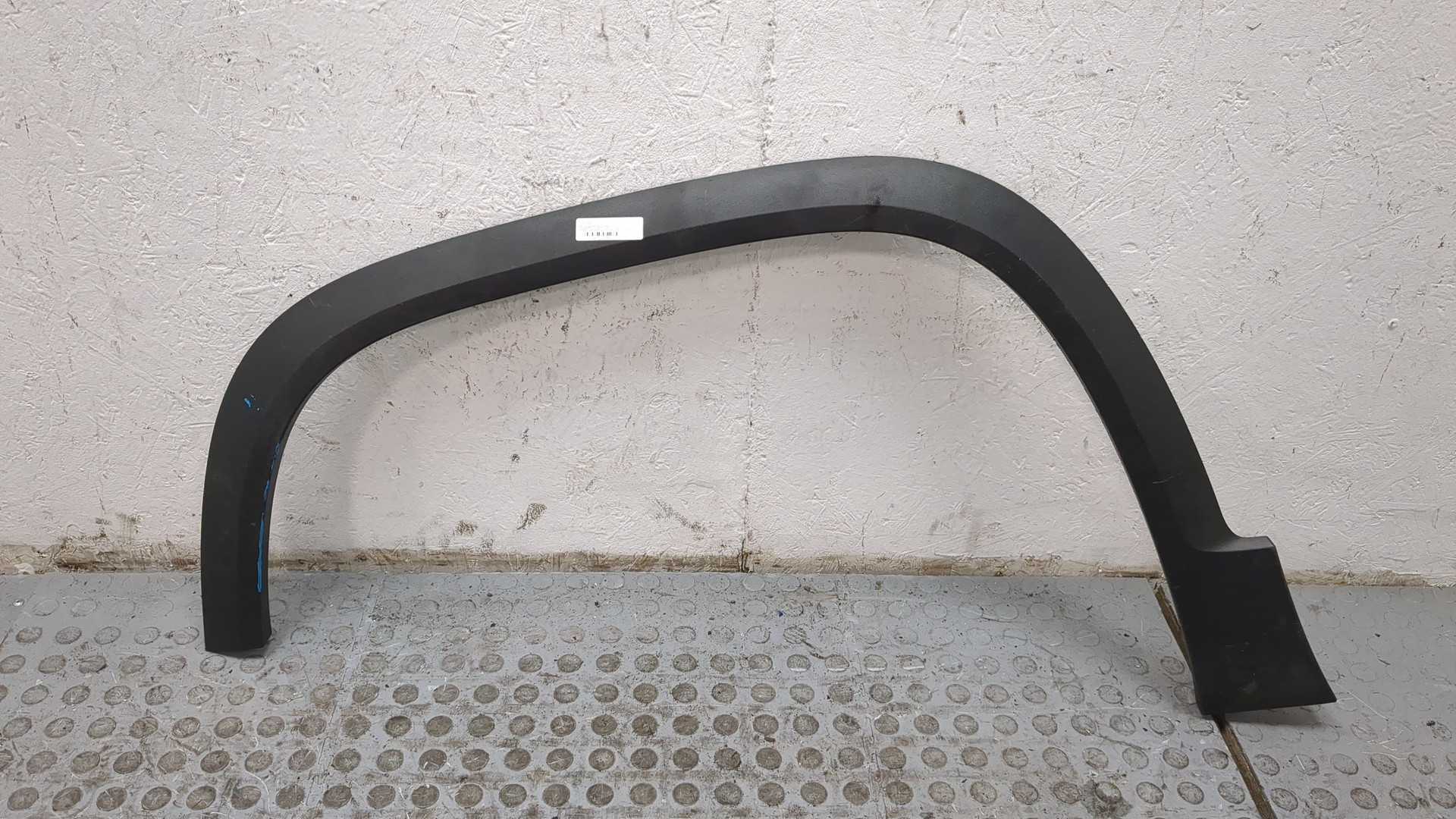 Накладка переднего крыла левого