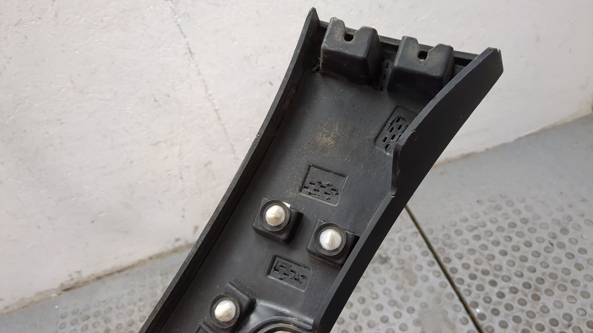 Накладка переднего крыла левого