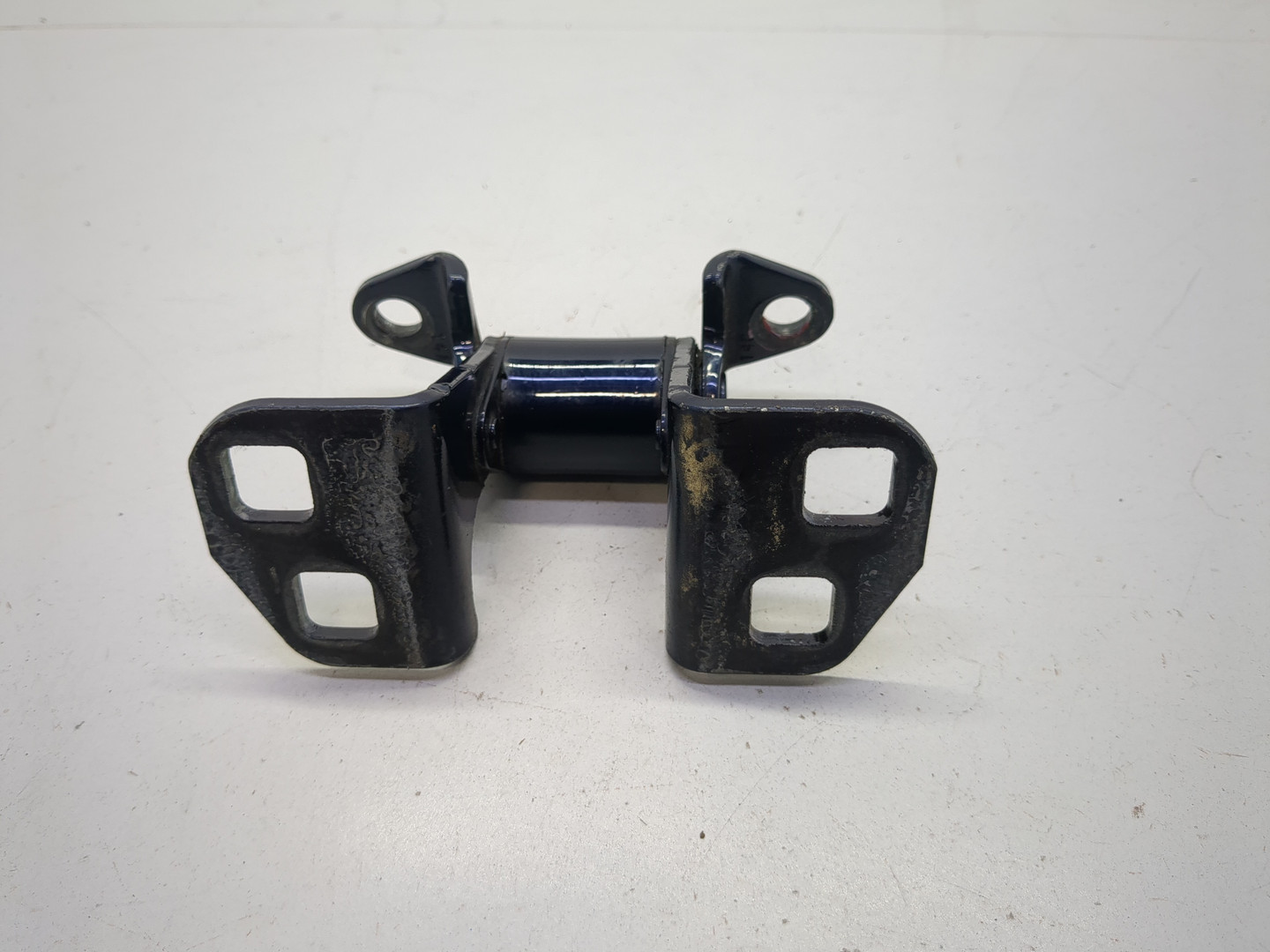 Петля двери