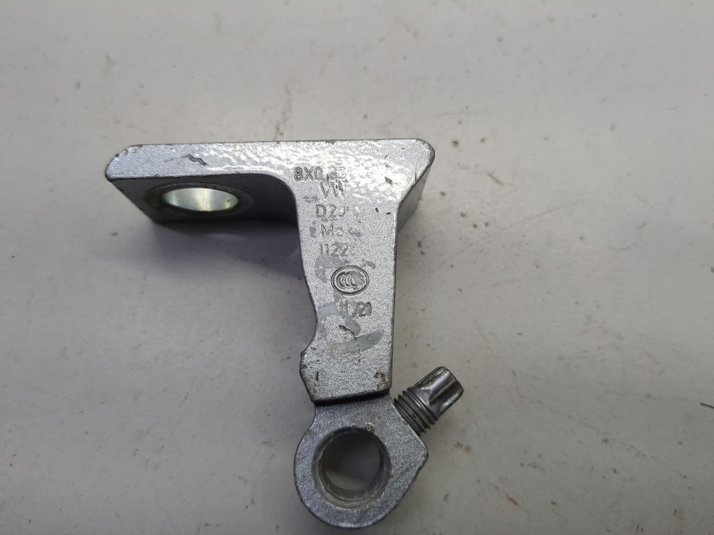 Петля двери