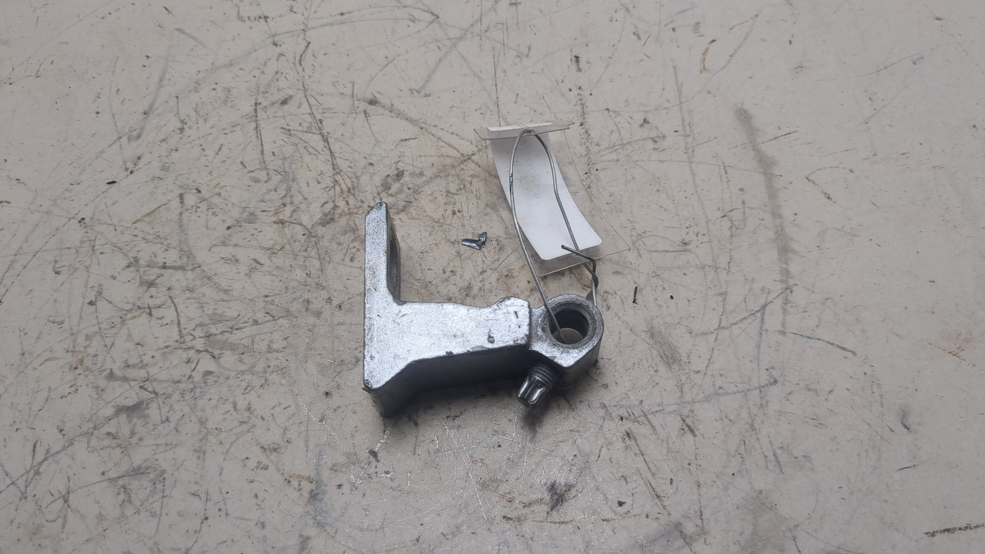 Петля двери