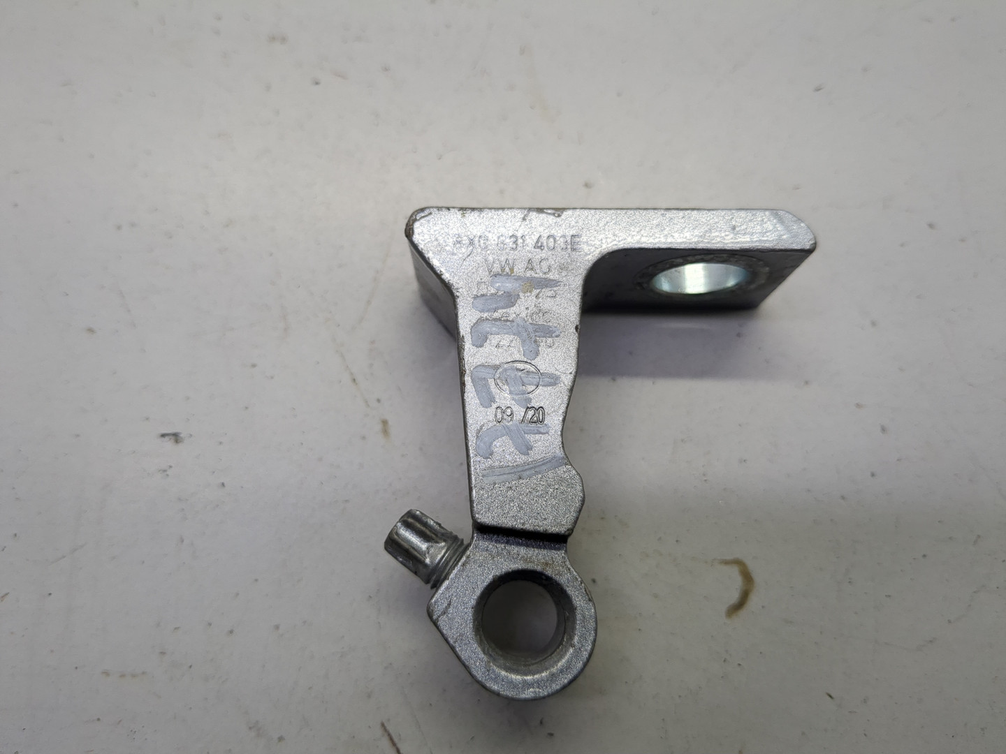 Петля двери