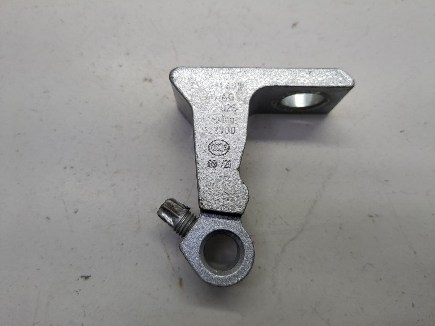 Петля двери