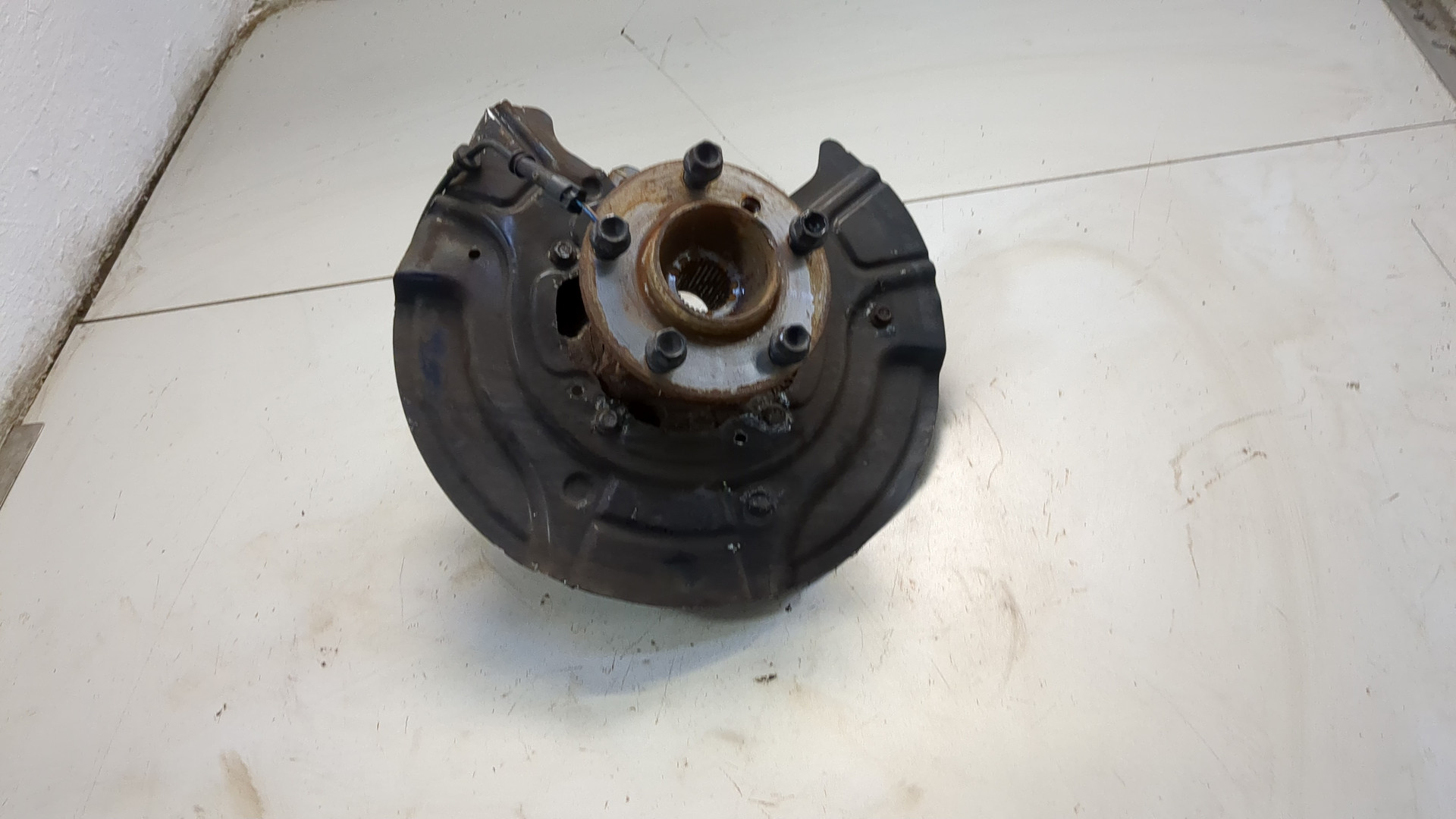 Кулак поворотный задний левый