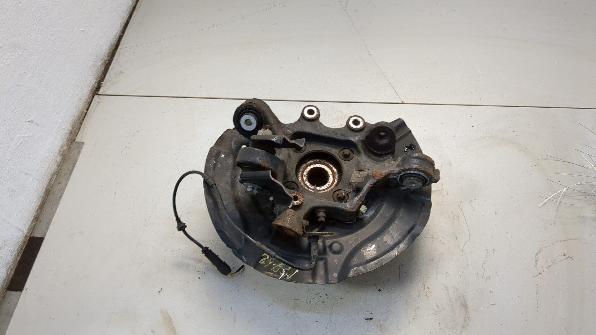 Кулак поворотный задний правый