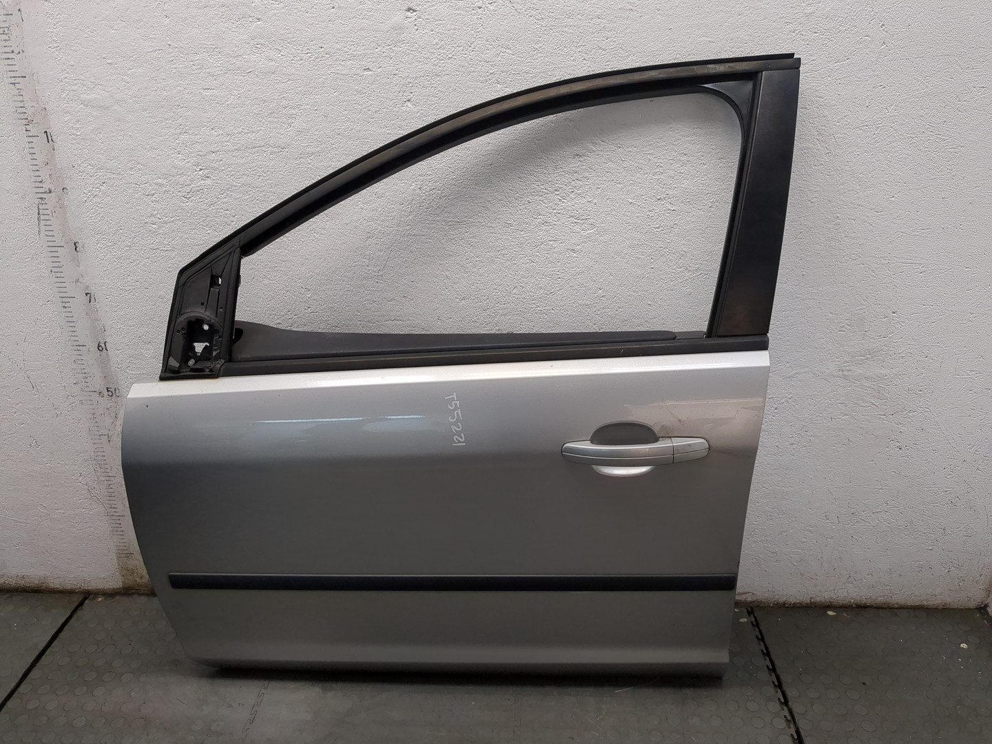 Дверь передняя левая