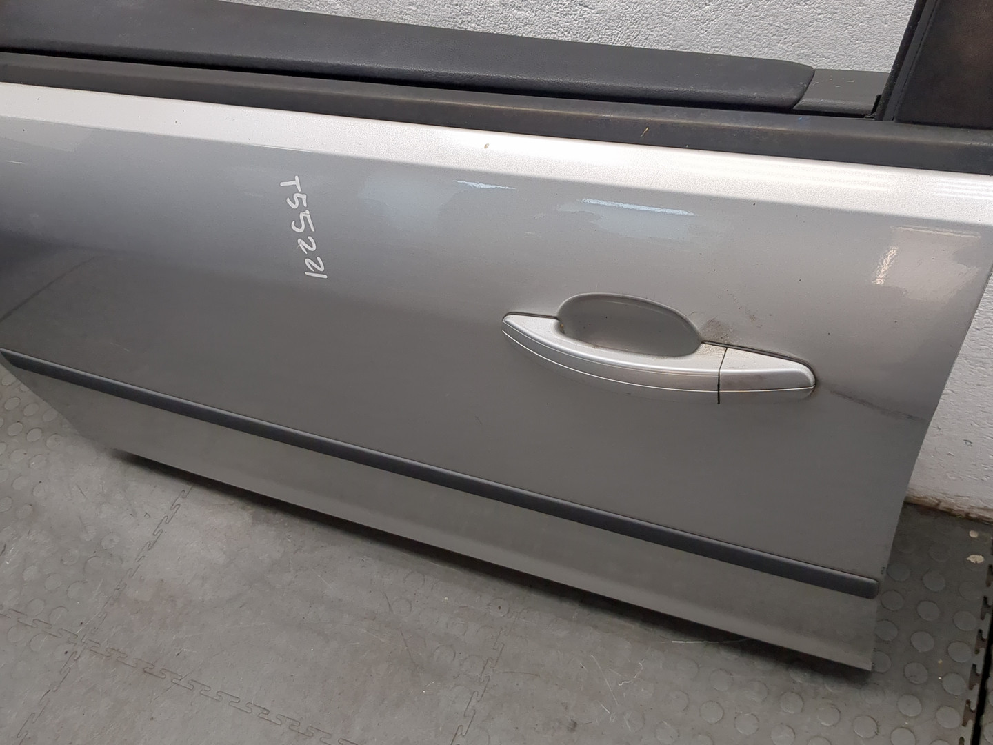 Дверь передняя левая