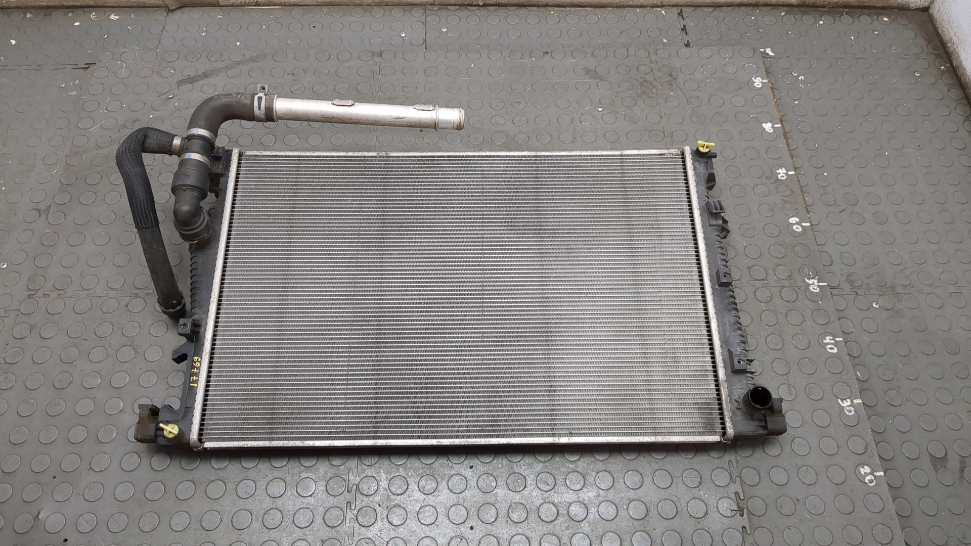 Радиатор охлаждения двигателя основной