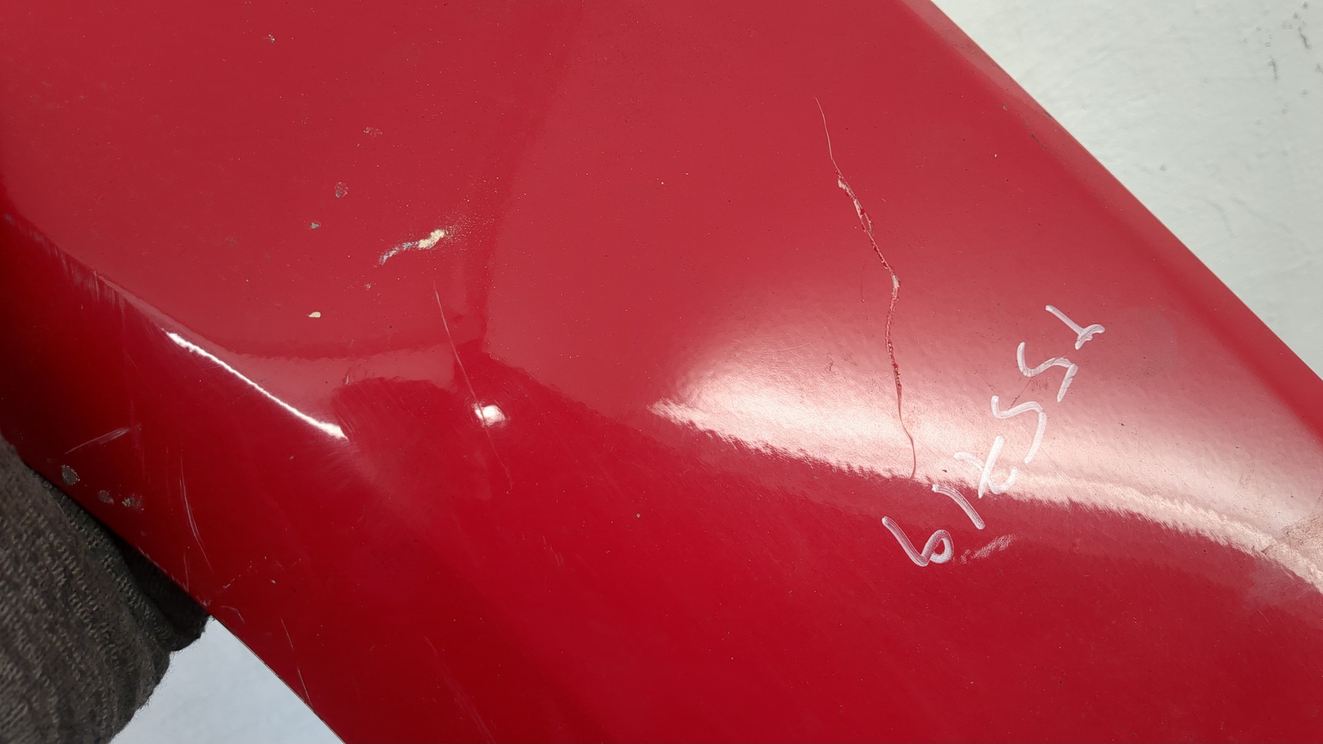 Крыло переднее левое