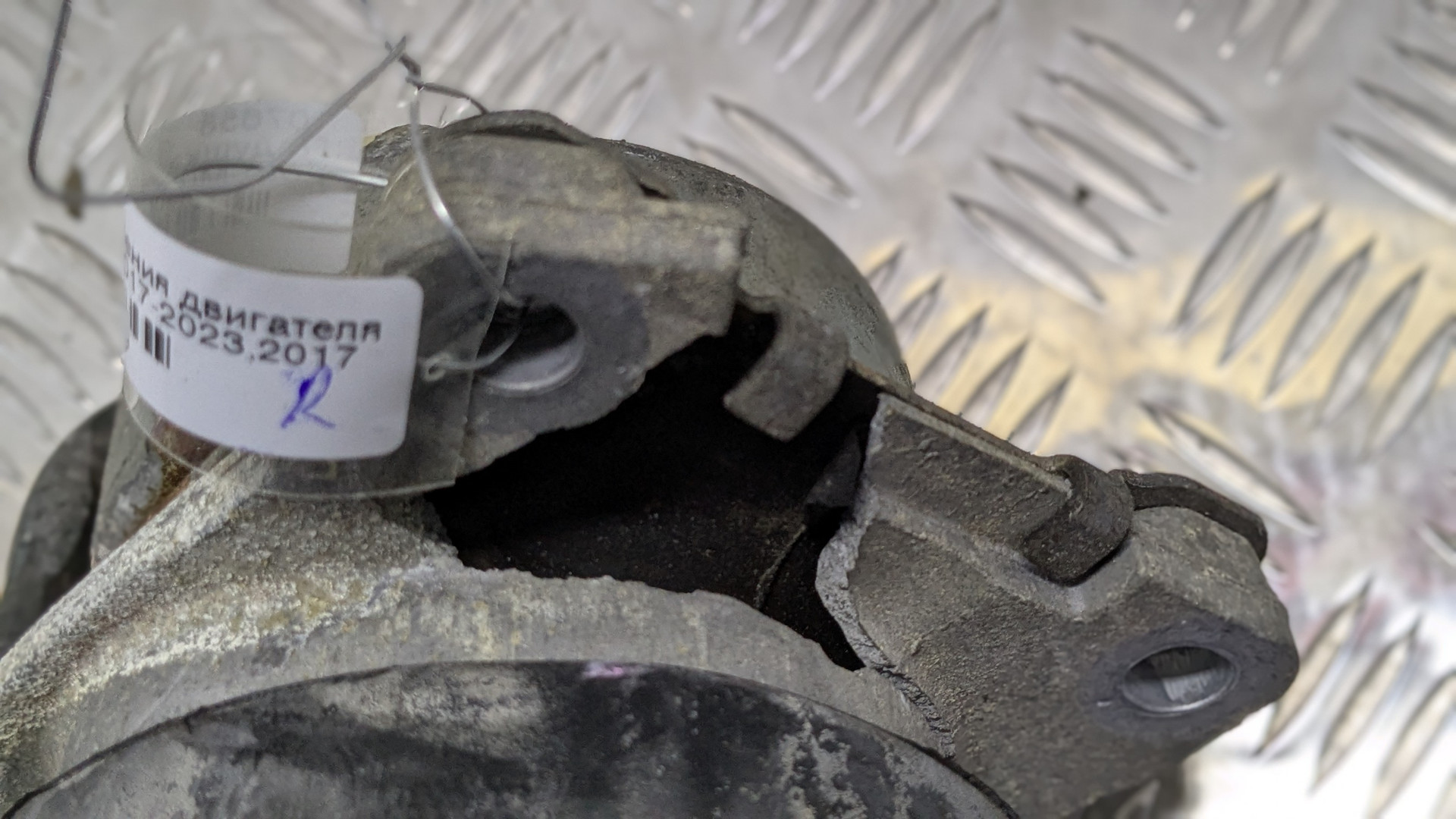 Опора двигателя правая